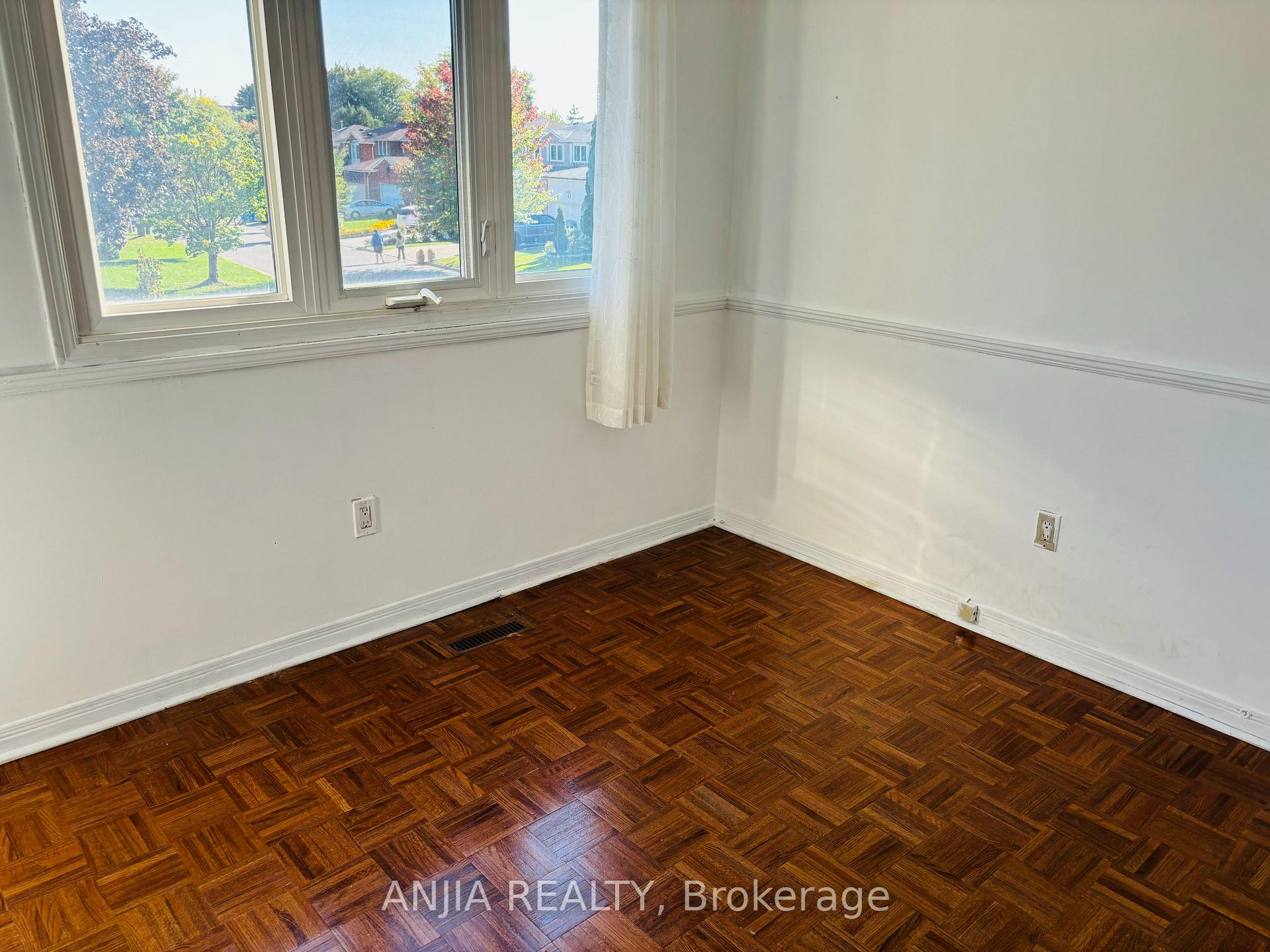 Photo 11 of 555 Raymerville Drive, Markham, Raymerville — HOMEH