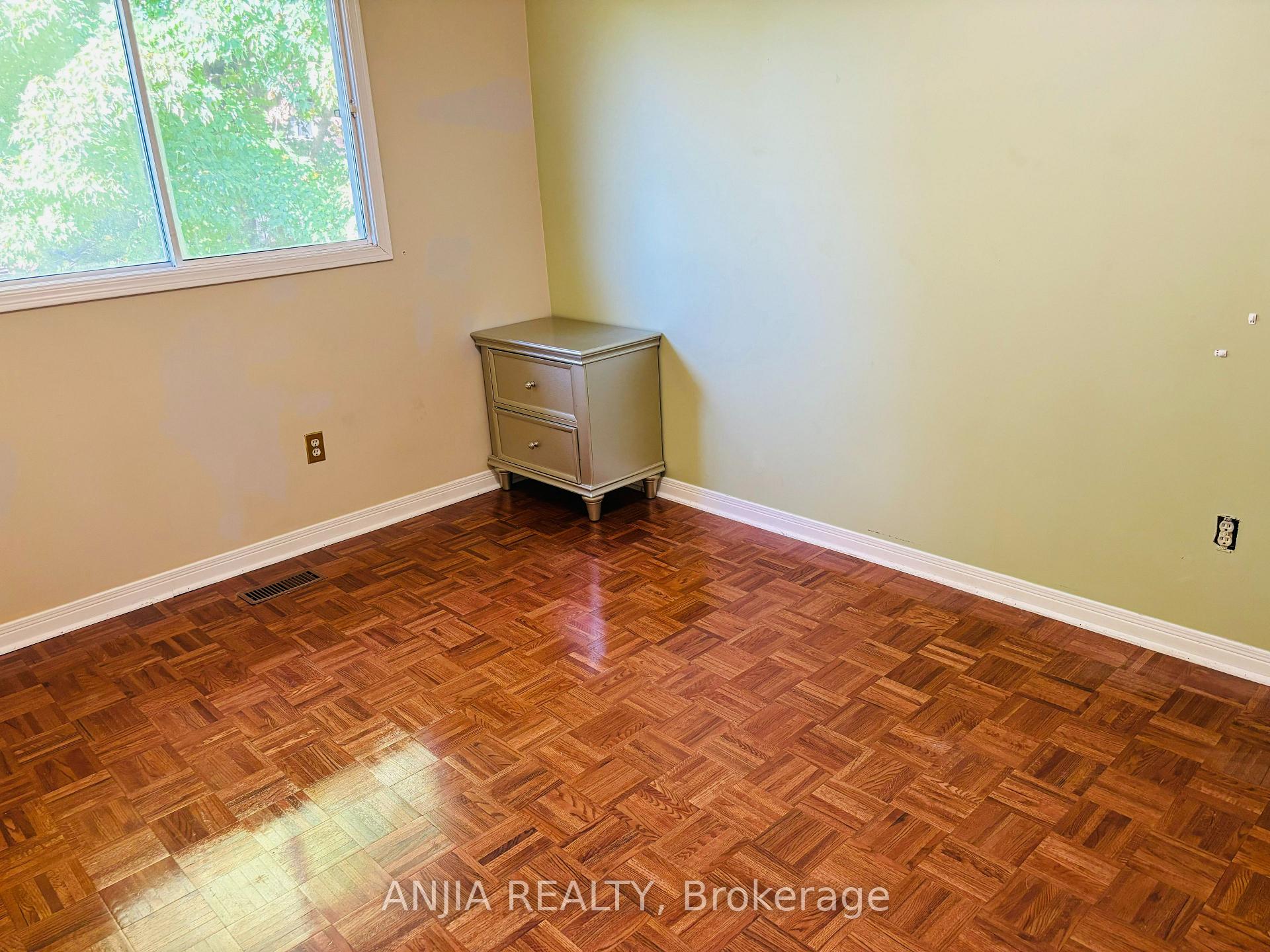 Photo 12 of 555 Raymerville Drive, Markham, Raymerville — HOMEH