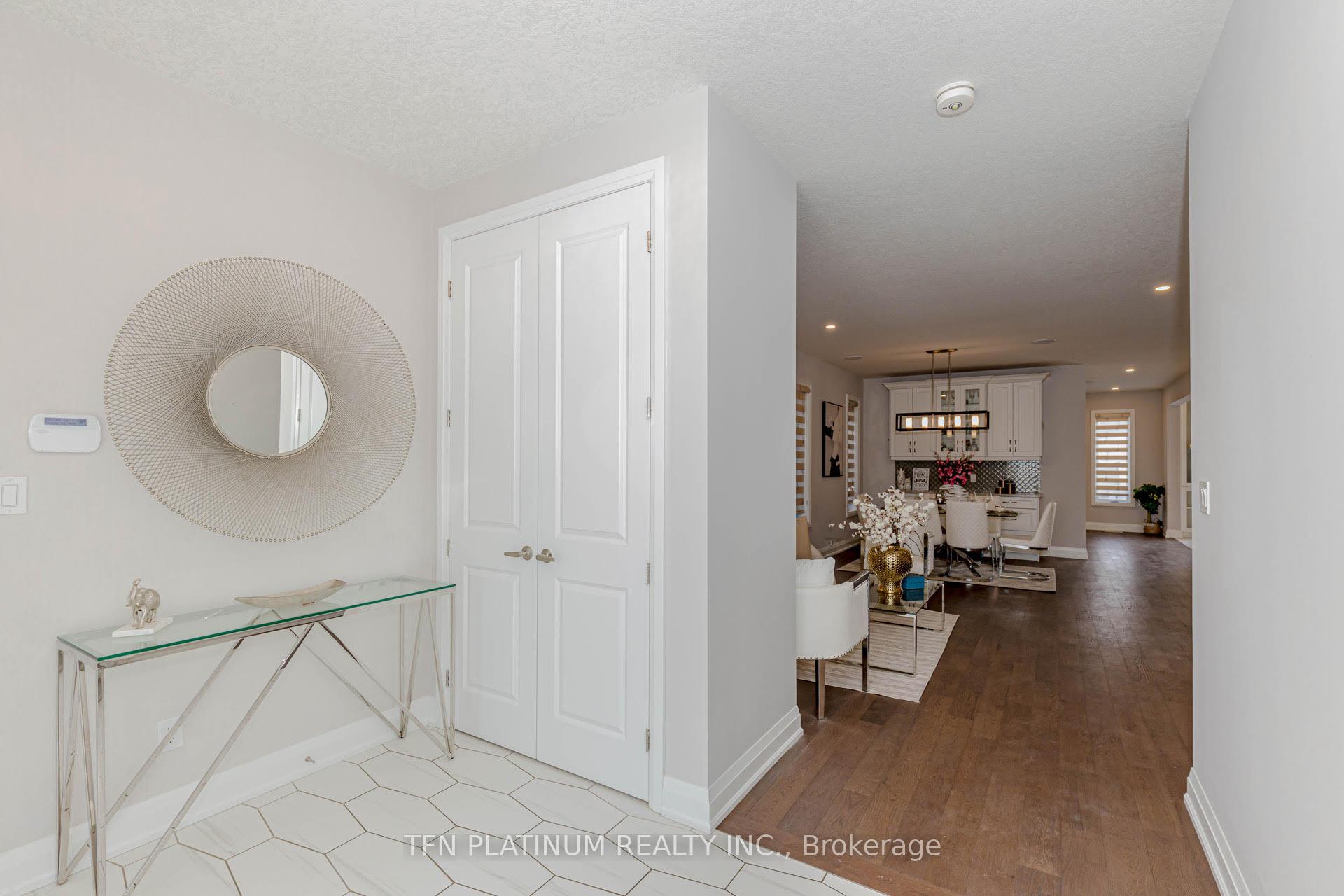 Photo 5 of 126 Pondcliffe Drive, Kitchener — HOMEH