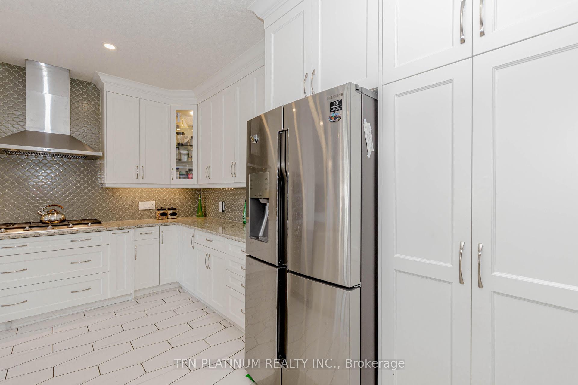 Photo 20 of 126 Pondcliffe Drive, Kitchener — HOMEH