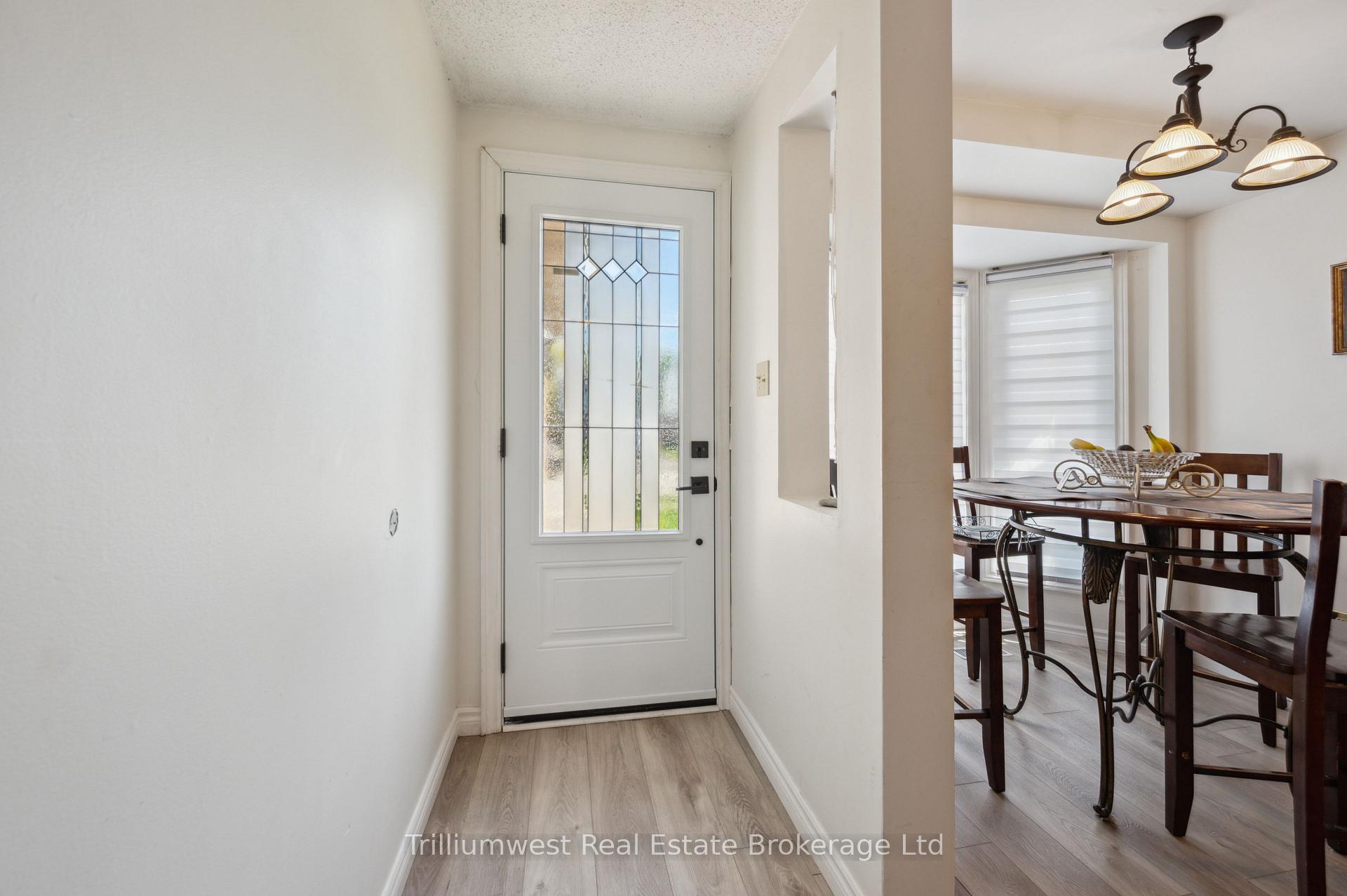 Photo 5 of 23 Wycliffe Place, Kitchener — HOMEH