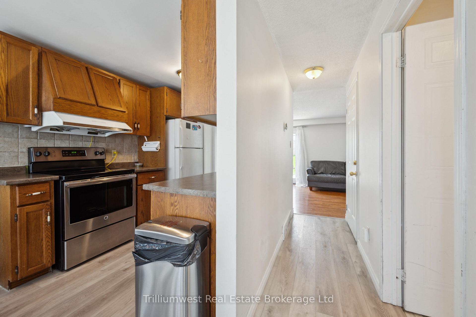 Photo 6 of 23 Wycliffe Place, Kitchener — HOMEH