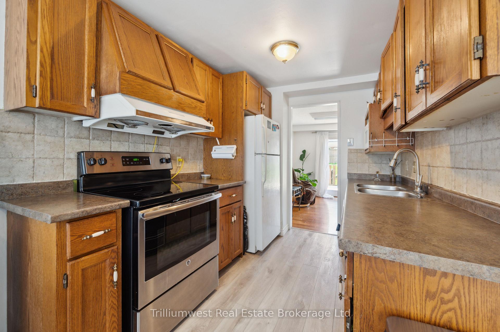 Photo 8 of 23 Wycliffe Place, Kitchener — HOMEH