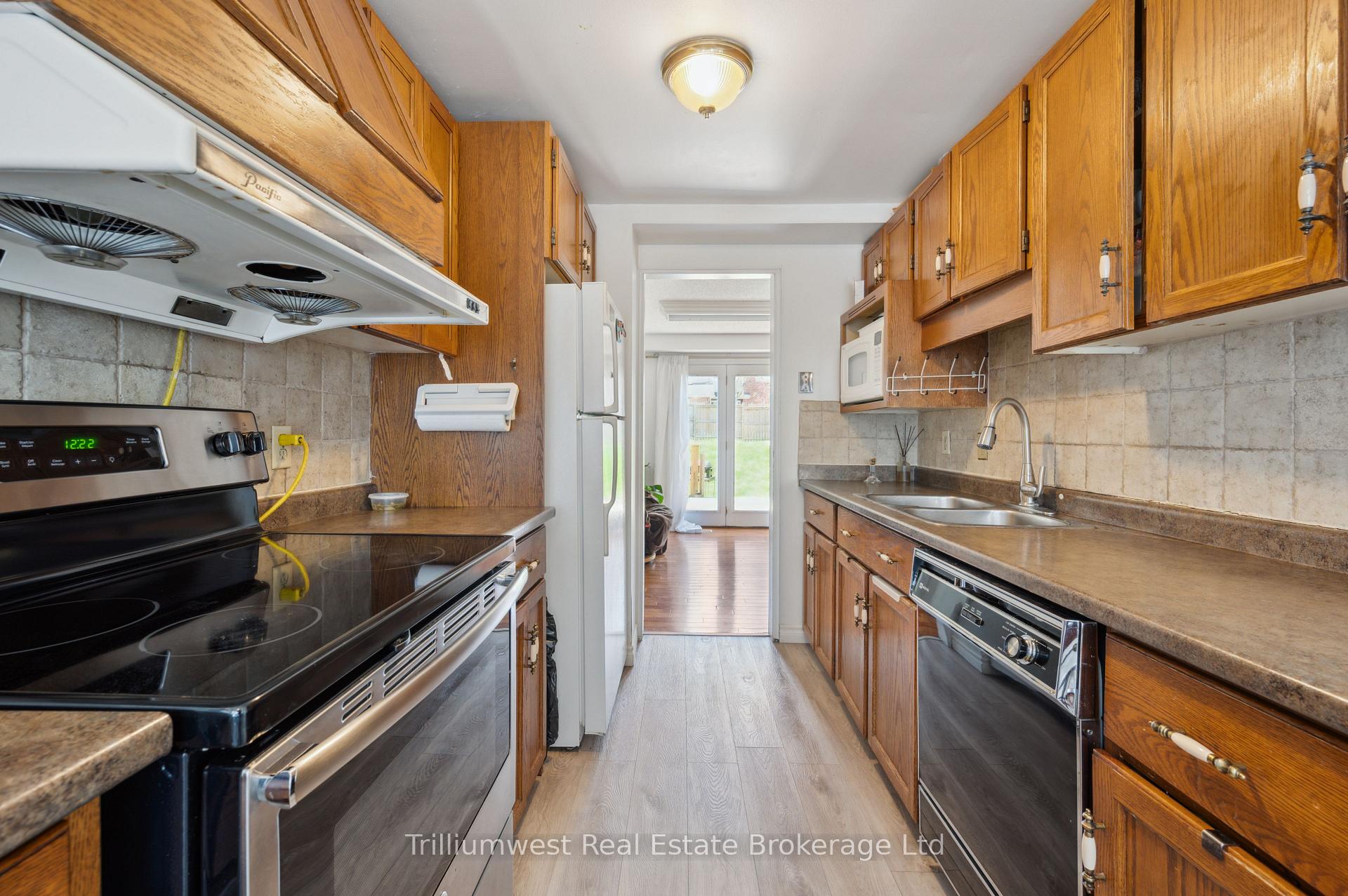 Photo 9 of 23 Wycliffe Place, Kitchener — HOMEH