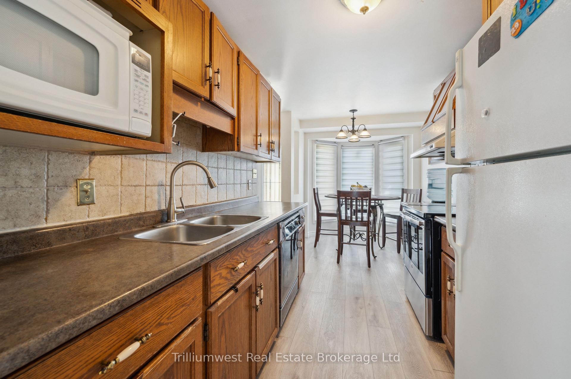 Photo 10 of 23 Wycliffe Place, Kitchener — HOMEH