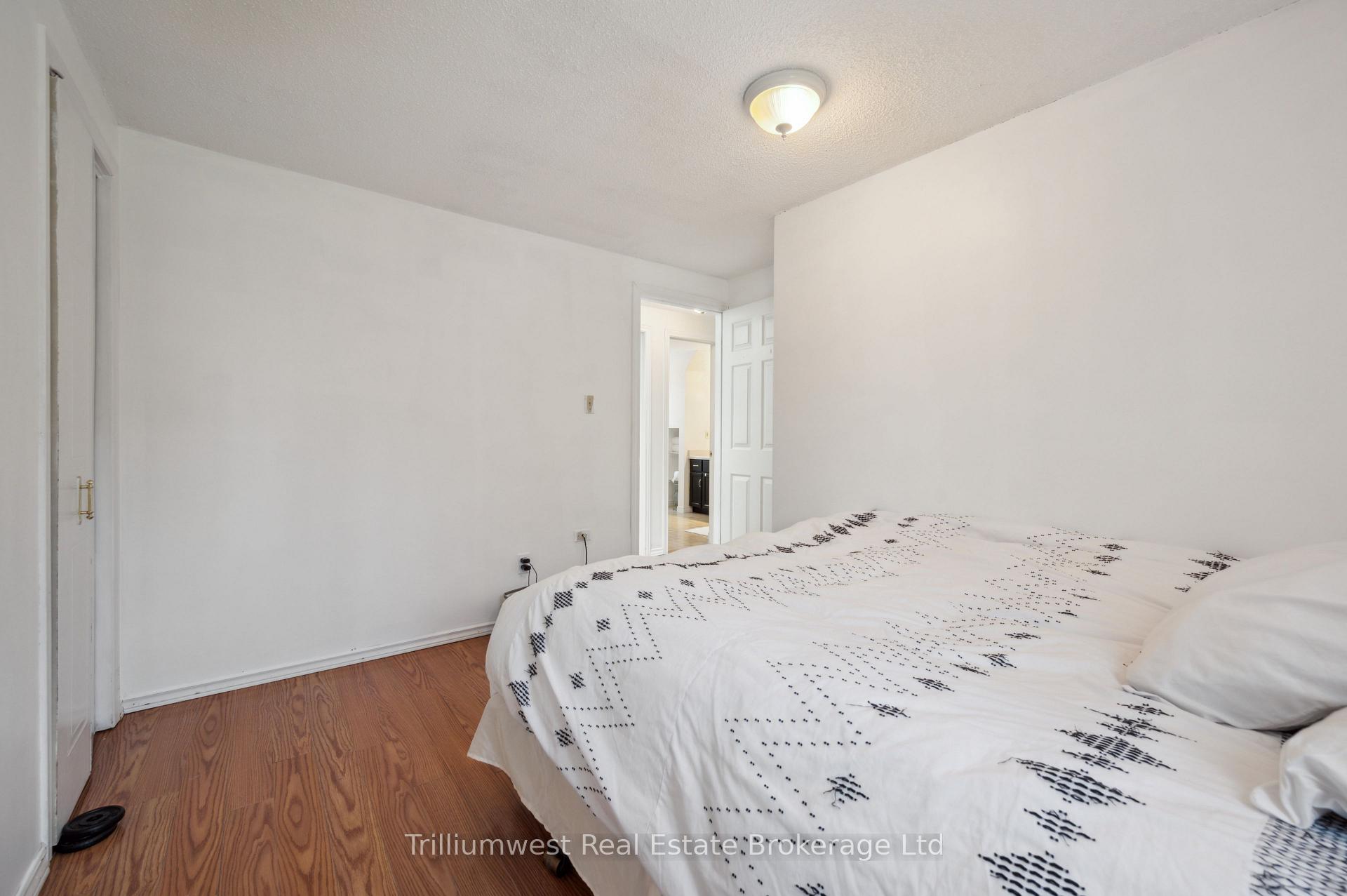 Photo 17 of 23 Wycliffe Place, Kitchener — HOMEH