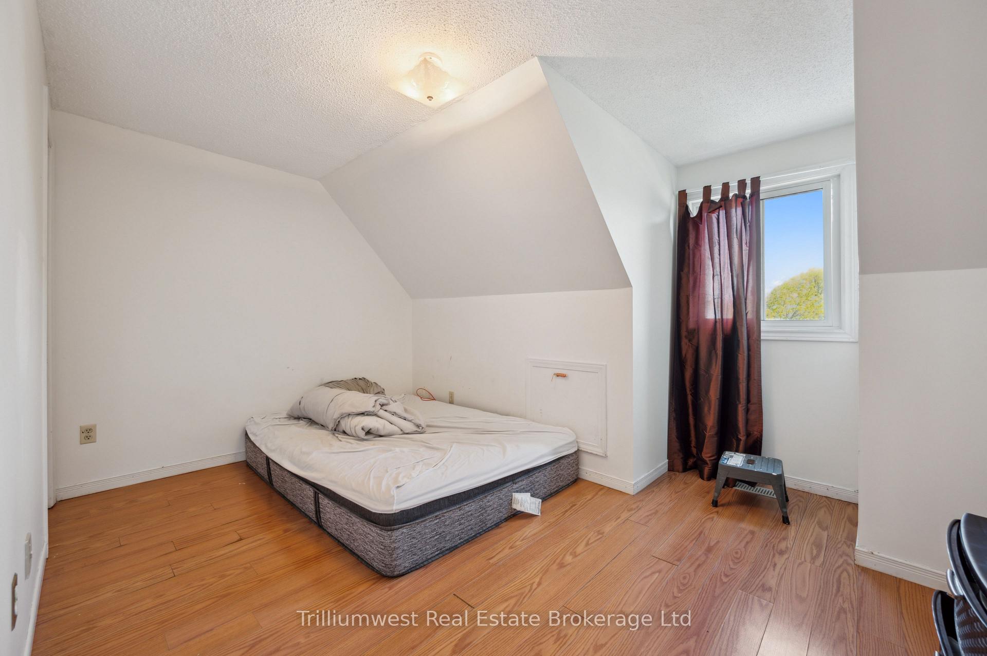 Photo 21 of 23 Wycliffe Place, Kitchener — HOMEH