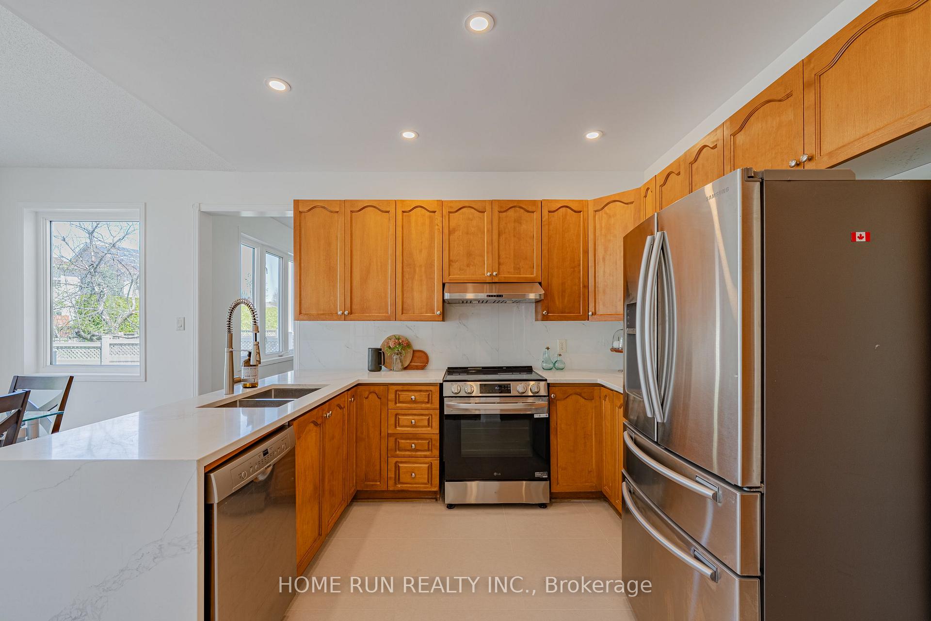 Photo 13 of 6 Cheltonia Way, Ottawa, Kanata - Kanata Lakes/Heritage Hills — HOMEH