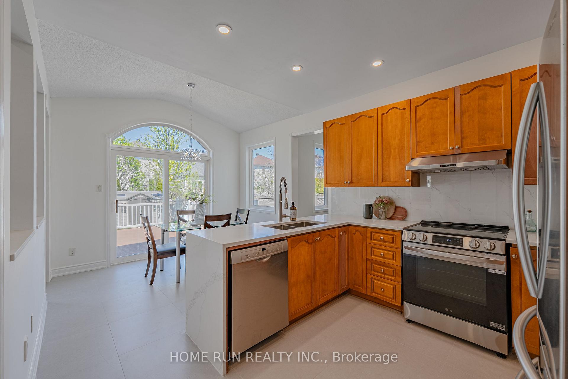 Photo 16 of 6 Cheltonia Way, Ottawa, Kanata - Kanata Lakes/Heritage Hills — HOMEH
