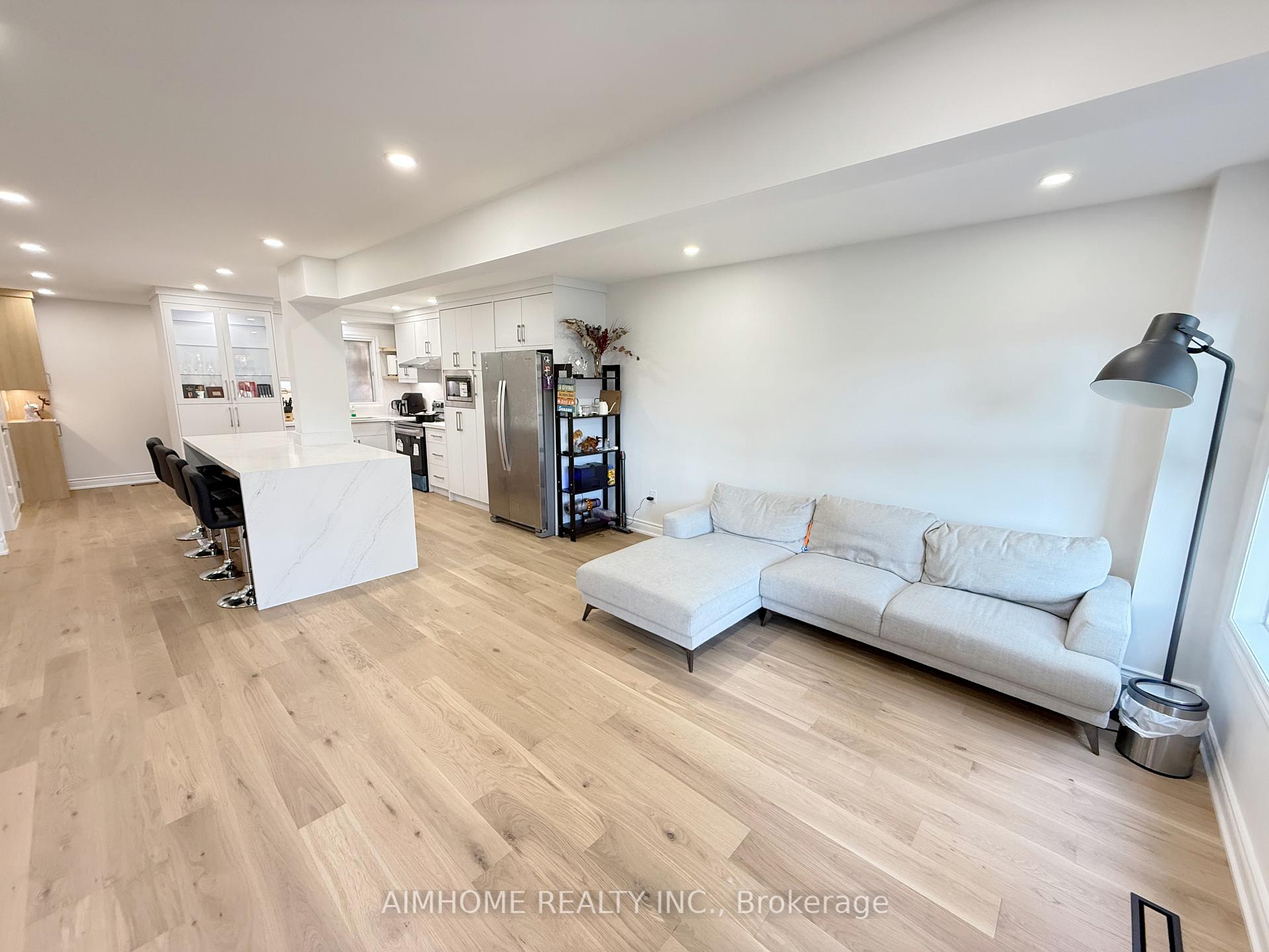 Photo 3 of 16 Upton Crescent, Markham, Milliken Mills West — HOMEH
