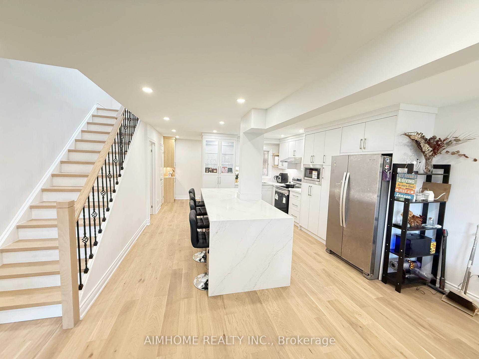 Photo 8 of 16 Upton Crescent, Markham, Milliken Mills West — HOMEH