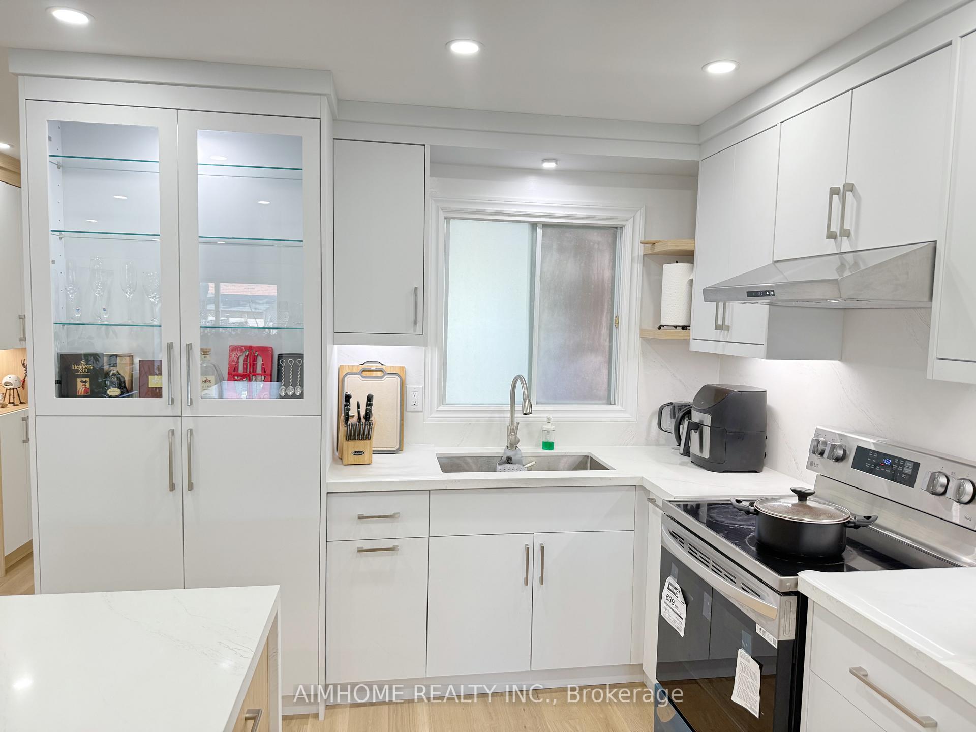 Photo 9 of 16 Upton Crescent, Markham, Milliken Mills West — HOMEH