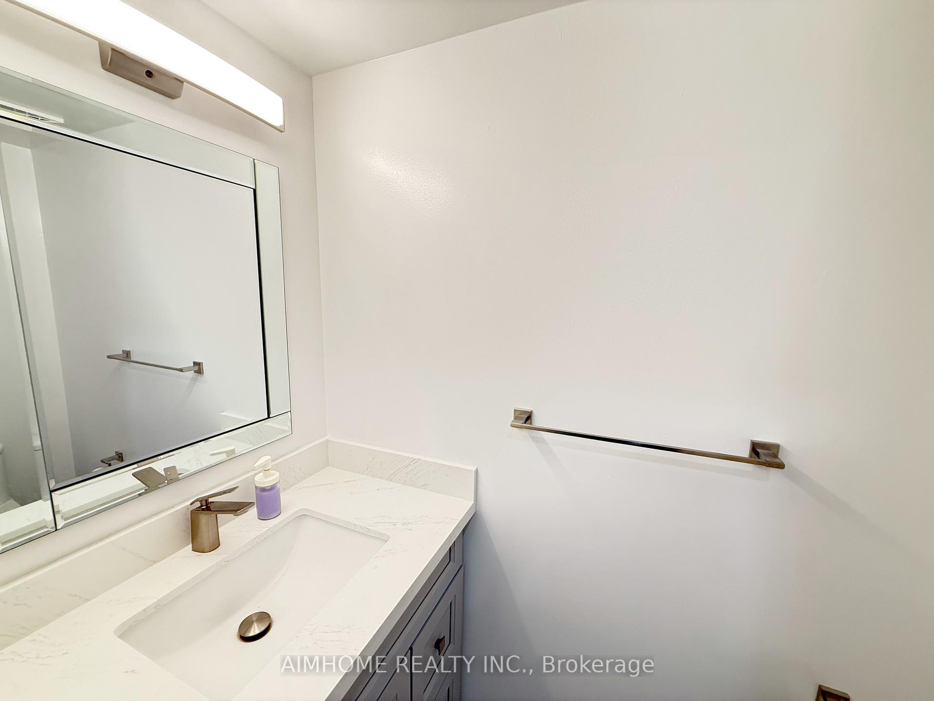 Photo 13 of 16 Upton Crescent, Markham, Milliken Mills West — HOMEH