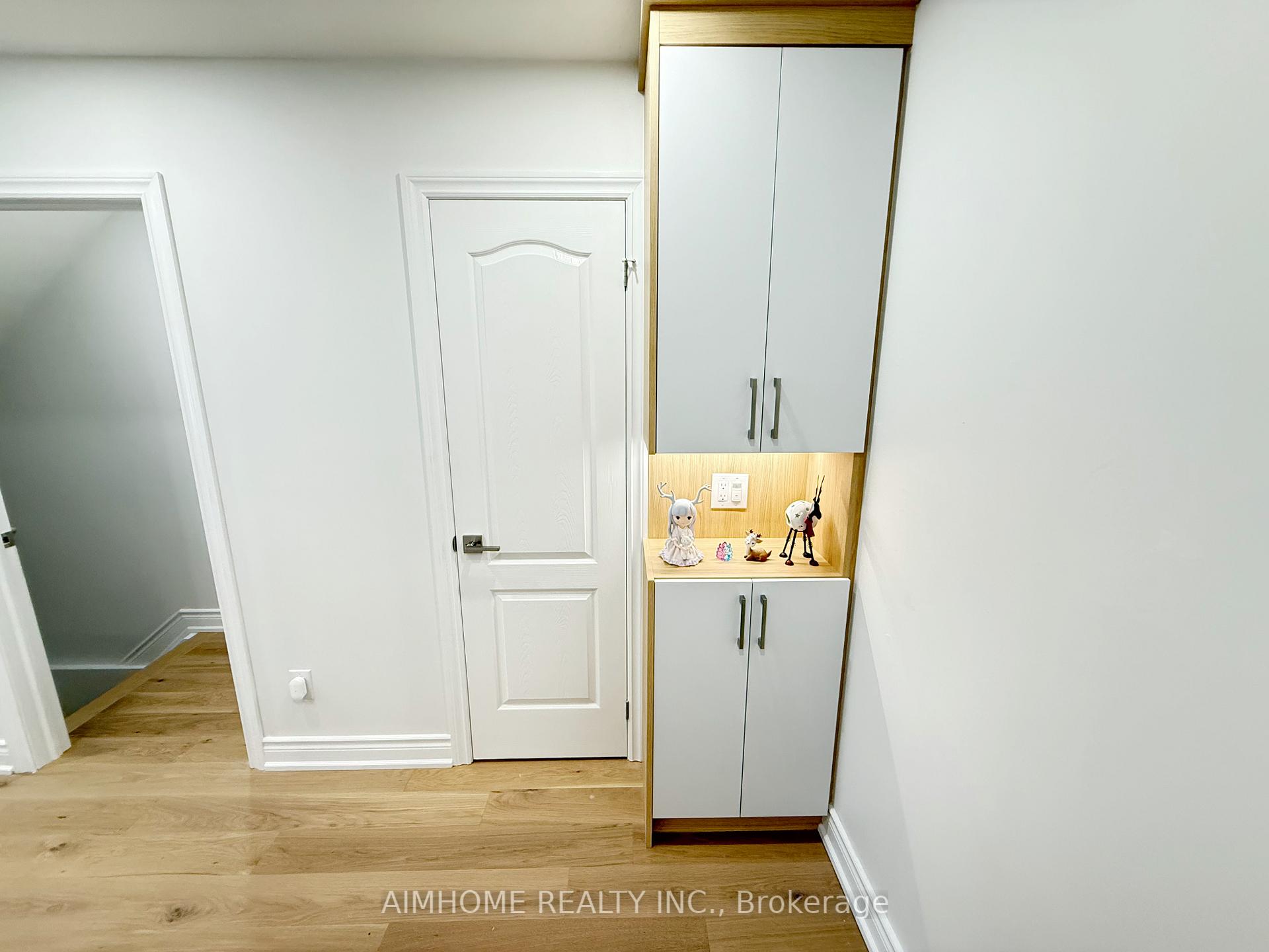 Photo 14 of 16 Upton Crescent, Markham, Milliken Mills West — HOMEH