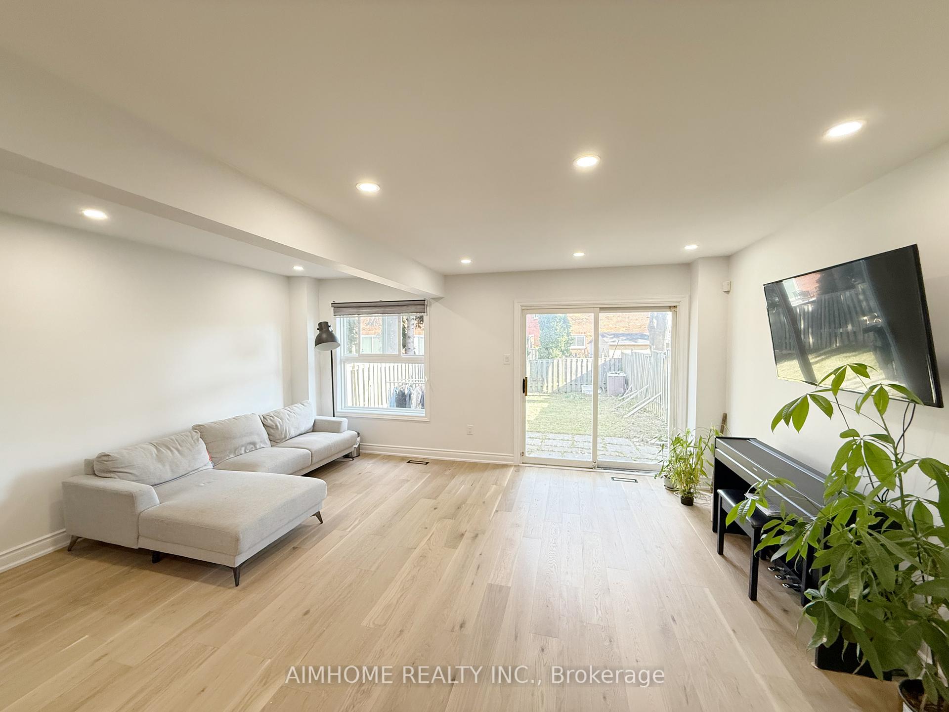 Photo 15 of 16 Upton Crescent, Markham, Milliken Mills West — HOMEH