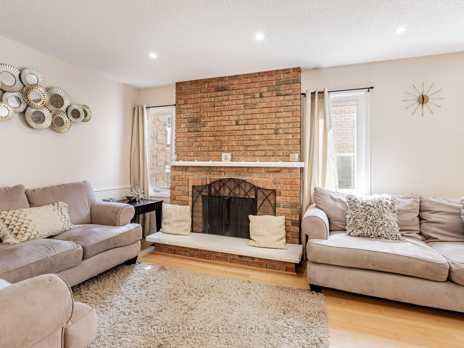 Photo 8 of 113 Major Buttons Drive, Markham, Sherwood-Amberglen — HOMEH