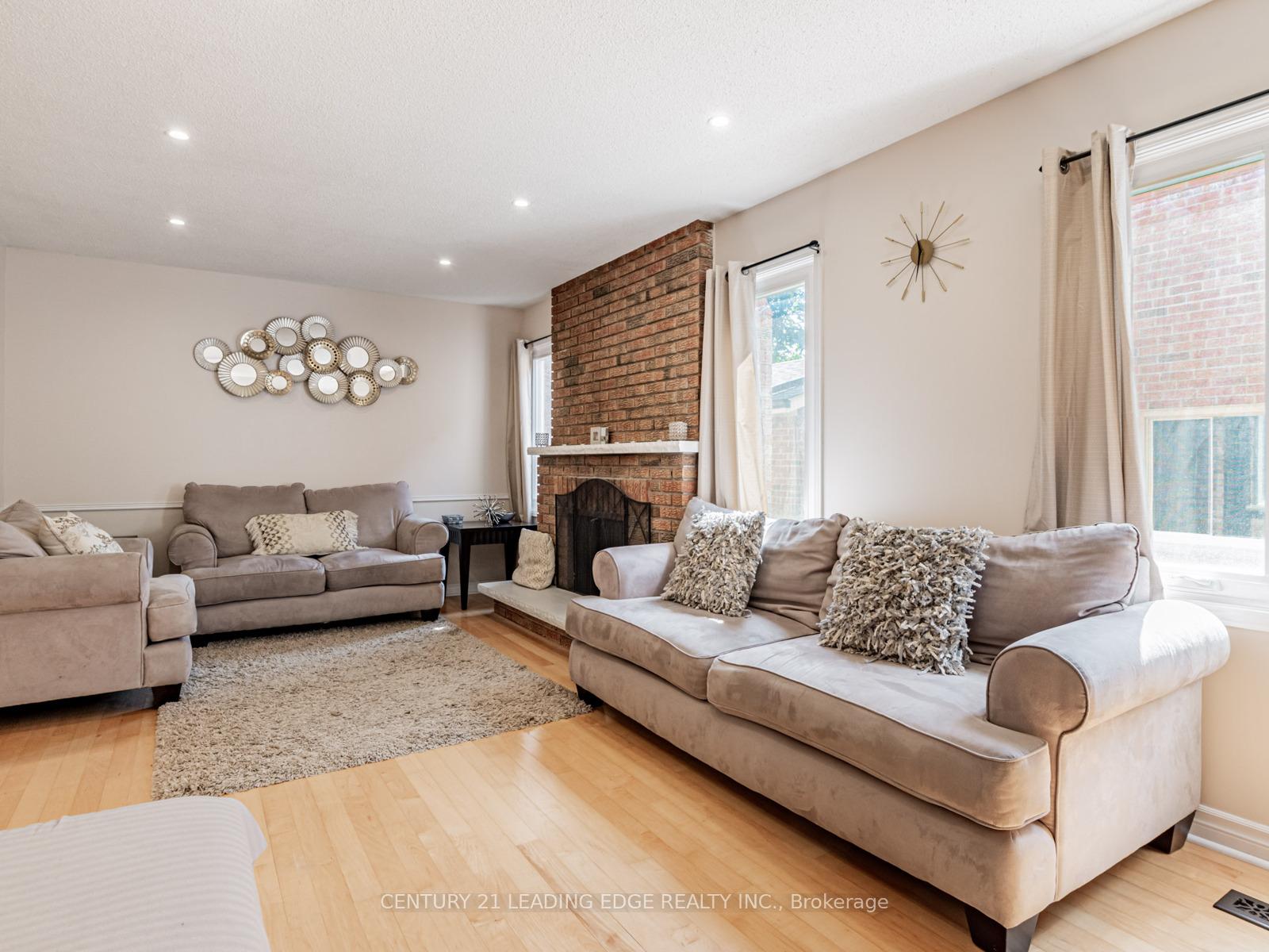 Photo 9 of 113 Major Buttons Drive, Markham, Sherwood-Amberglen — HOMEH