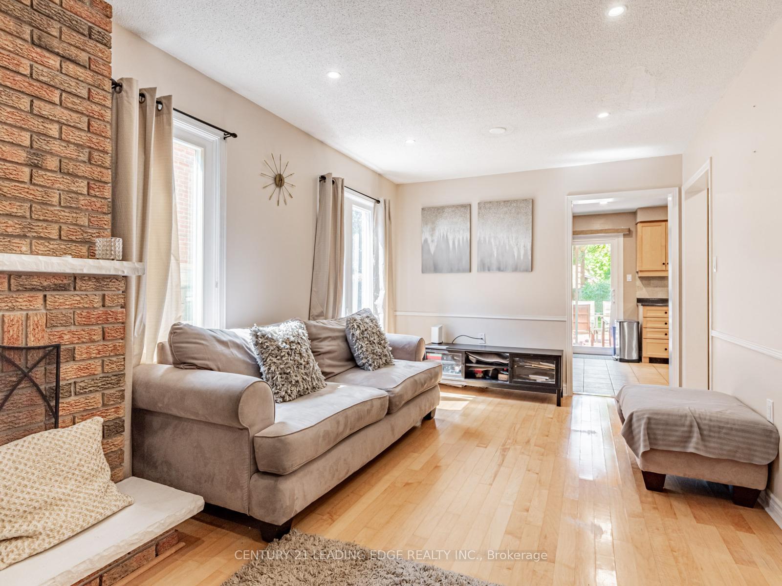 Photo 11 of 113 Major Buttons Drive, Markham, Sherwood-Amberglen — HOMEH