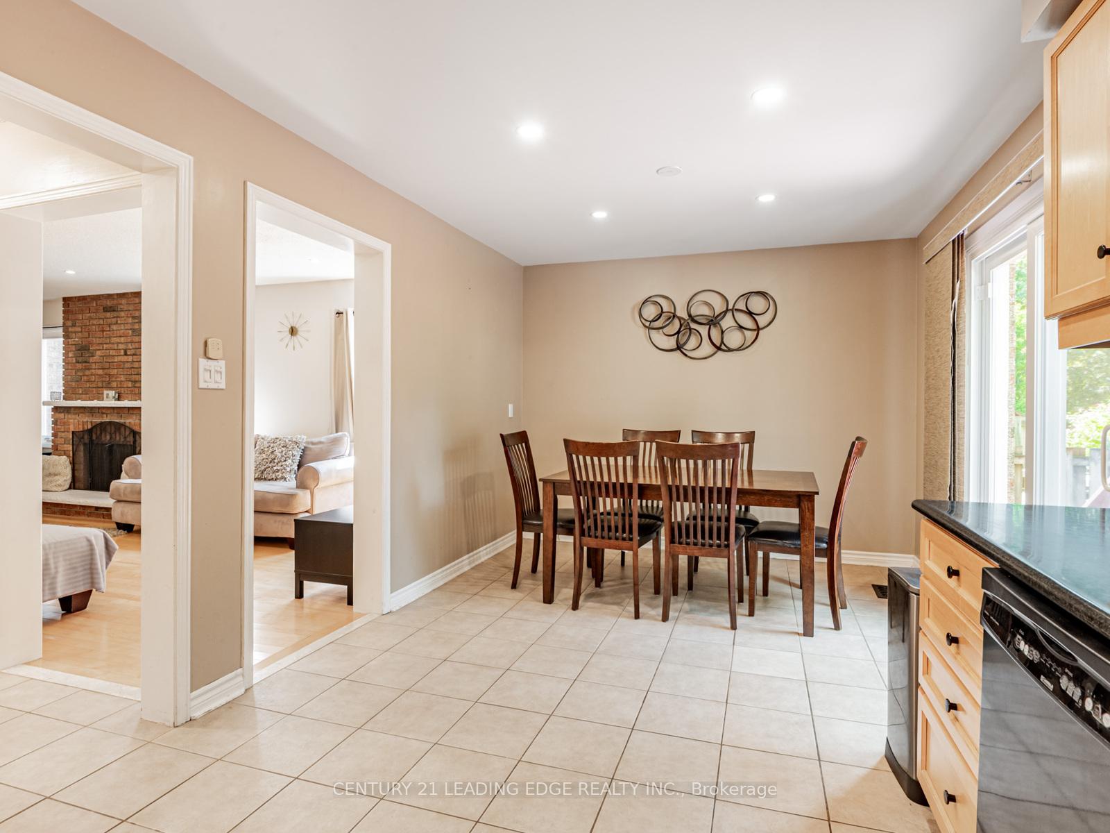 Photo 13 of 113 Major Buttons Drive, Markham, Sherwood-Amberglen — HOMEH