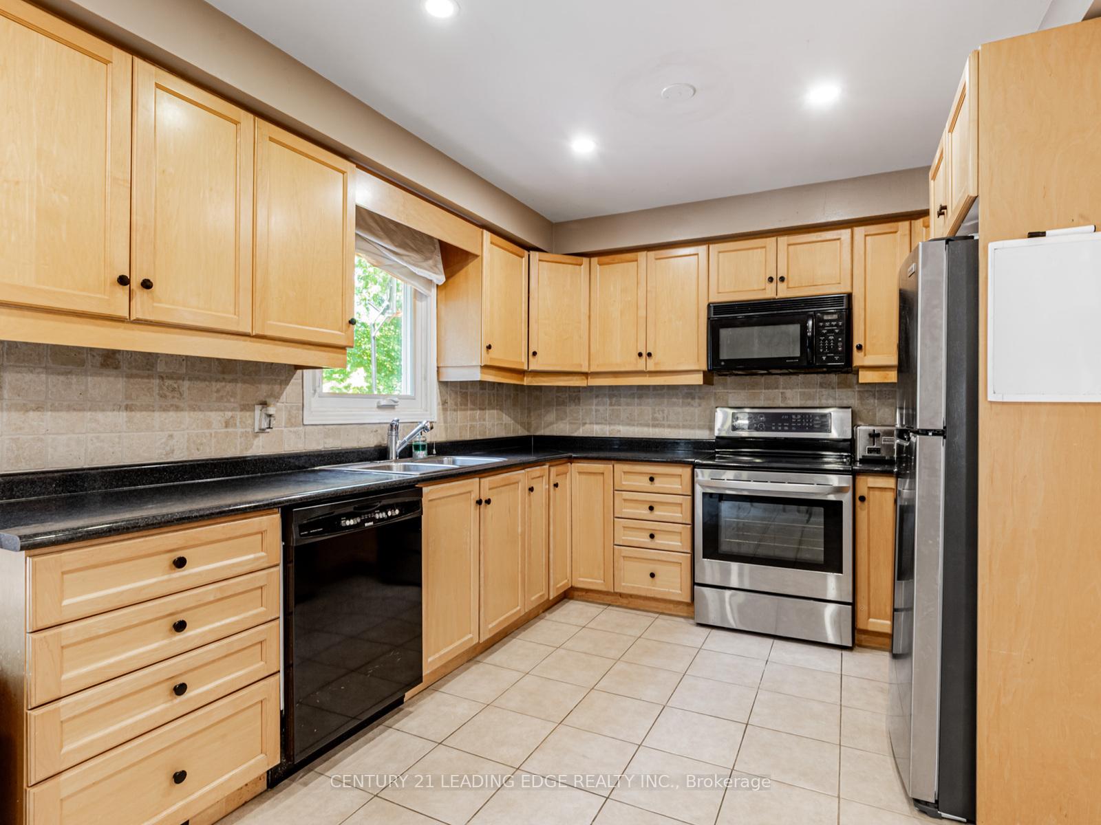 Photo 14 of 113 Major Buttons Drive, Markham, Sherwood-Amberglen — HOMEH