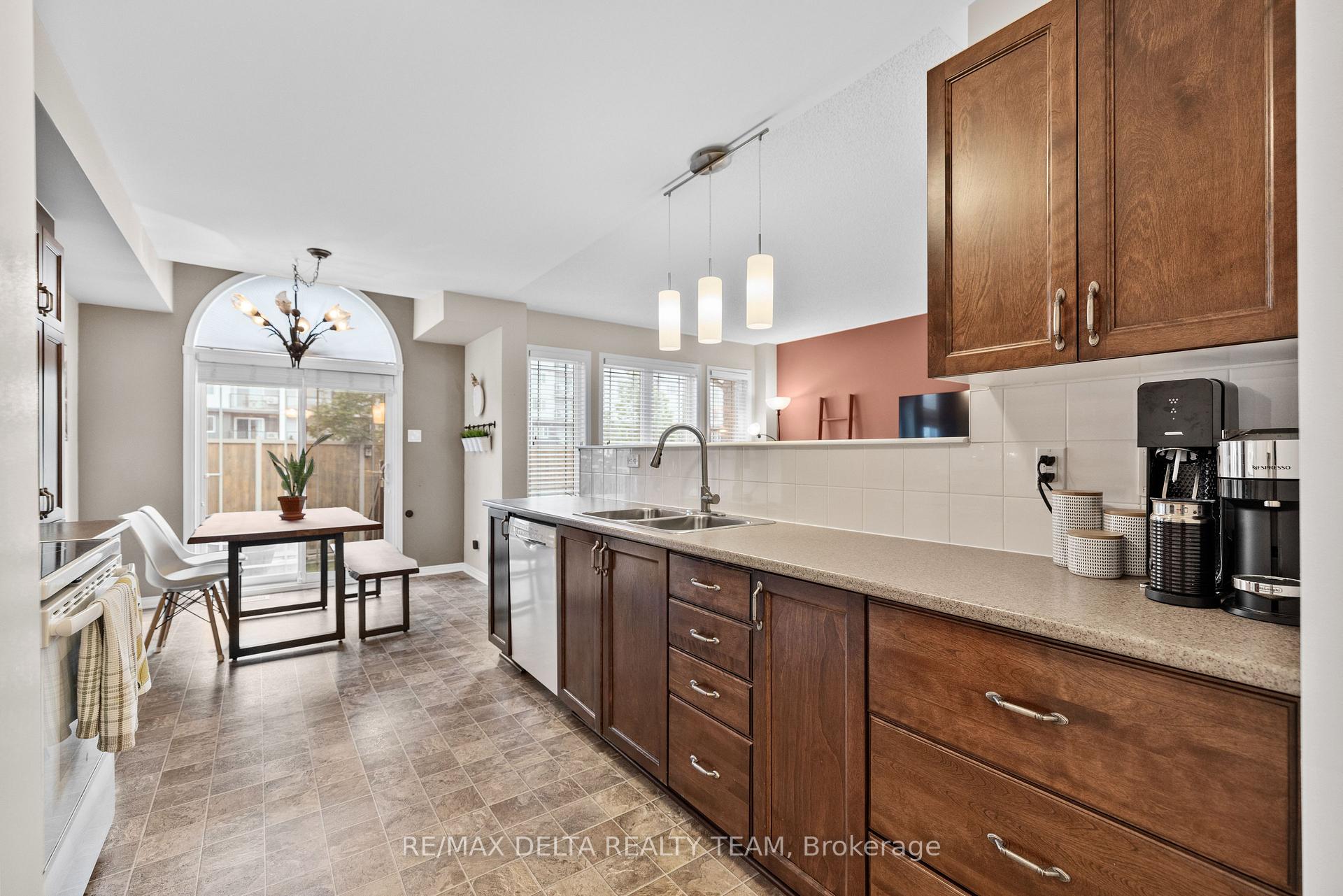 Photo 11 of 1521 Carronbridge Circle, Ottawa, Kanata - Emerald Meadows/Trailwest — HOMEH