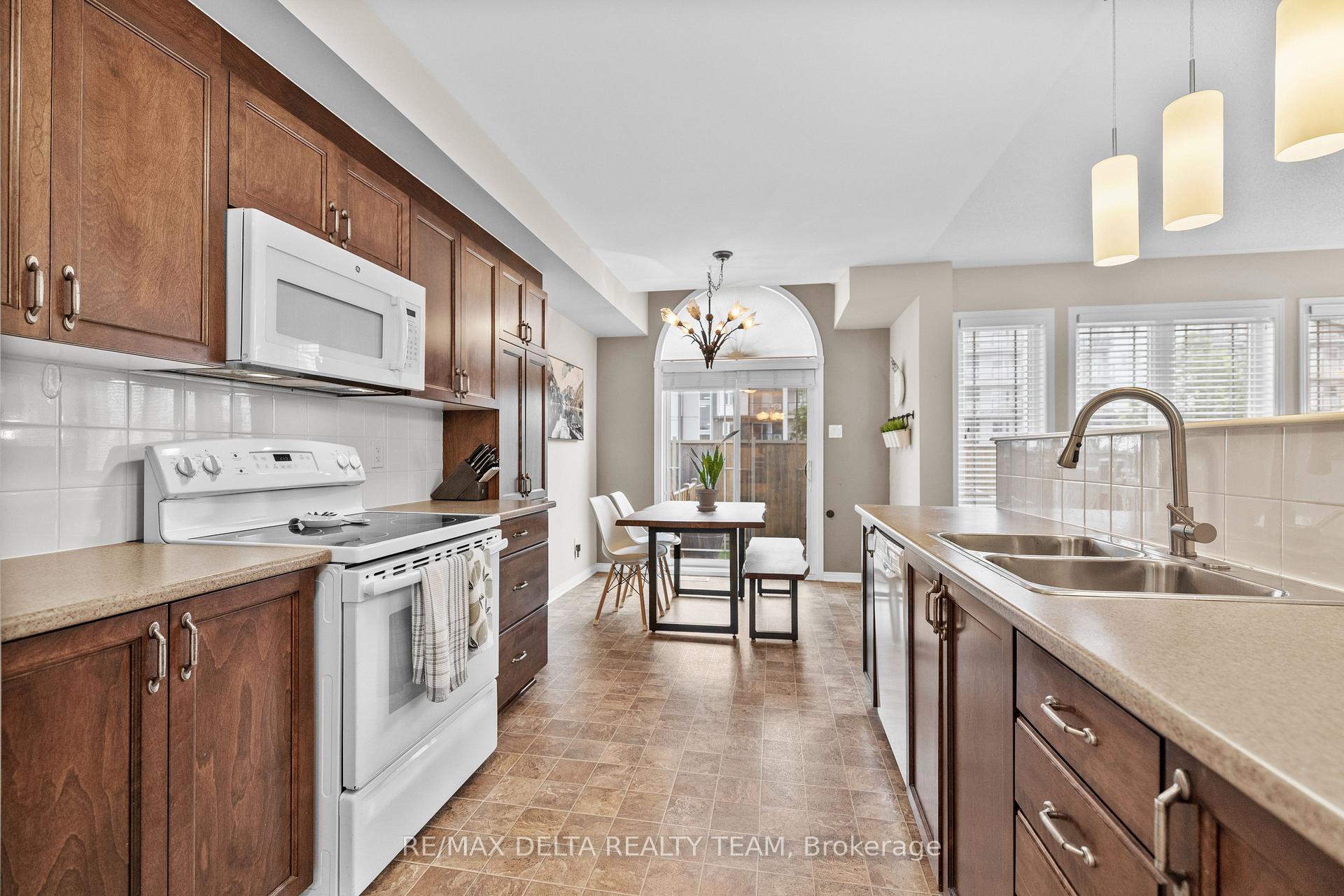 Photo 12 of 1521 Carronbridge Circle, Ottawa, Kanata - Emerald Meadows/Trailwest — HOMEH