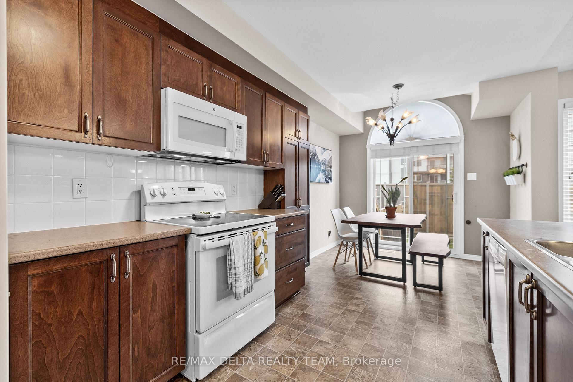 Photo 13 of 1521 Carronbridge Circle, Ottawa, Kanata - Emerald Meadows/Trailwest — HOMEH