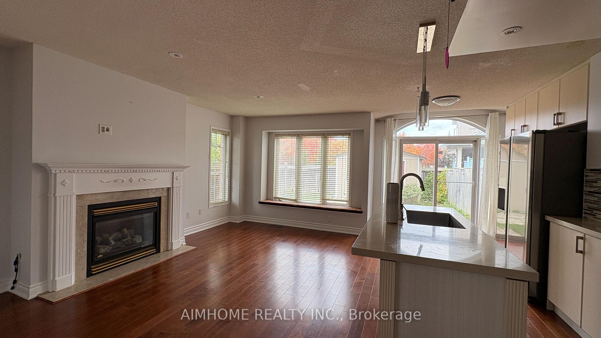 Photo 8 of 90 Briarhall Crescent, Markham, Berczy — HOMEH