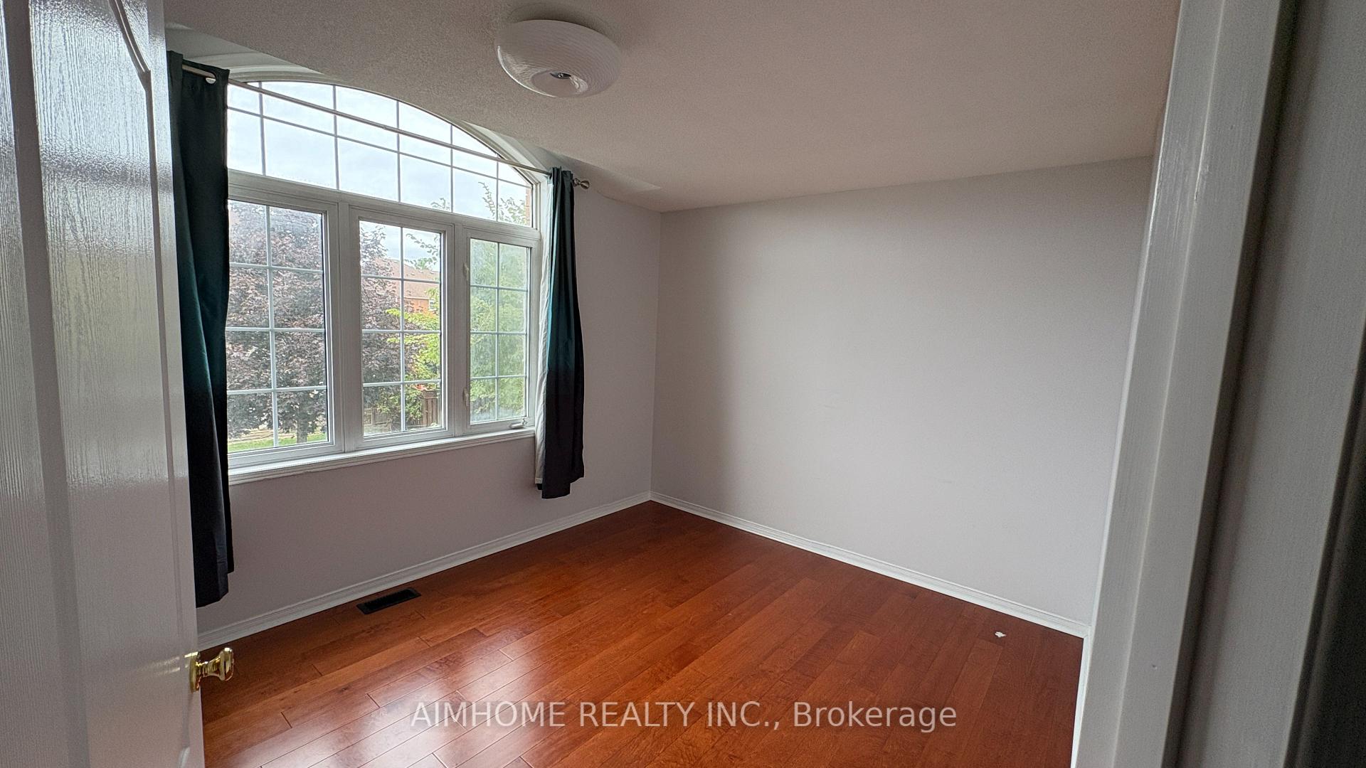 Photo 15 of 90 Briarhall Crescent, Markham, Berczy — HOMEH