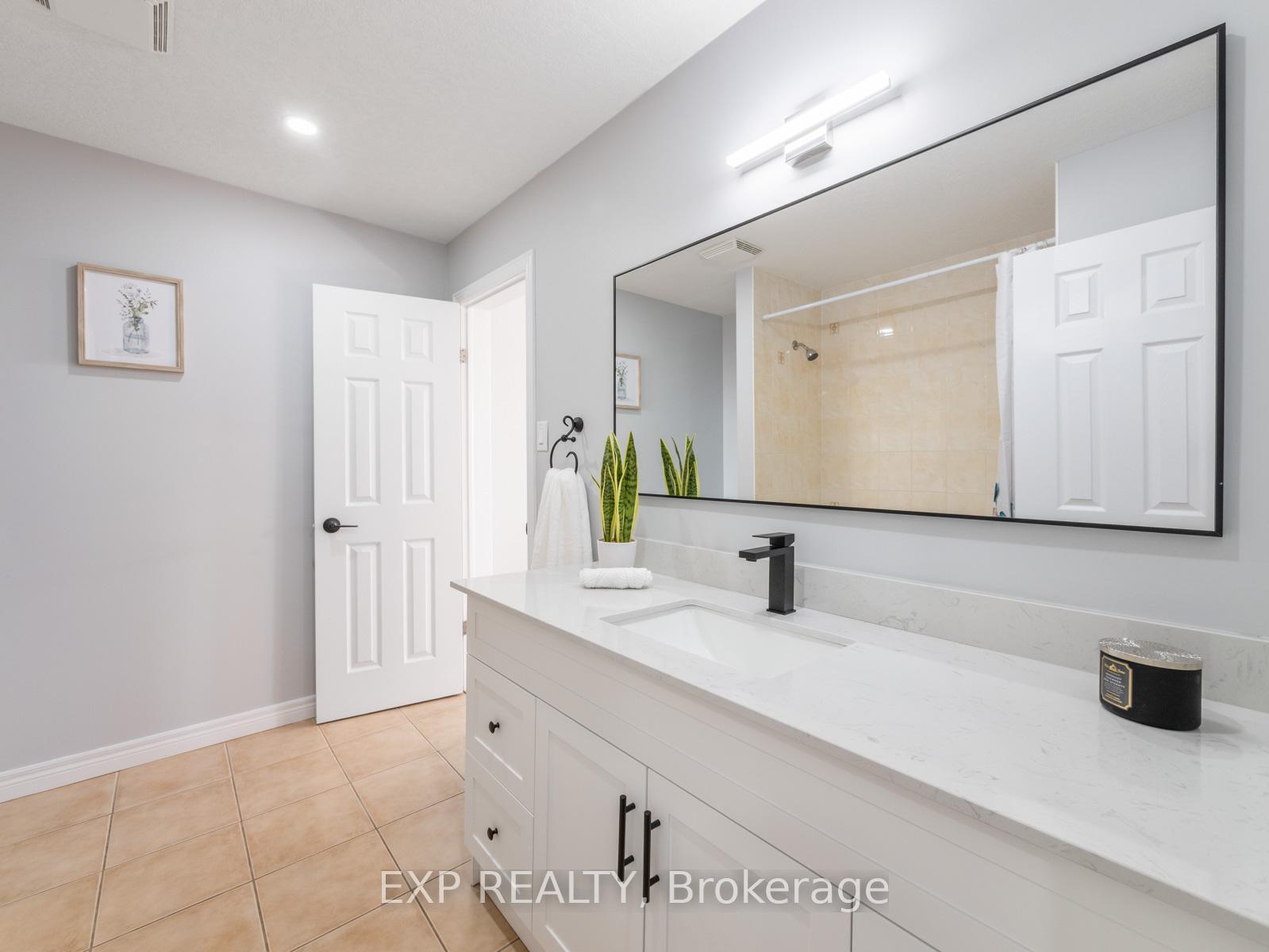 Photo 20 of 494 Doon S Drive, Kitchener, Doon South — HOMEH