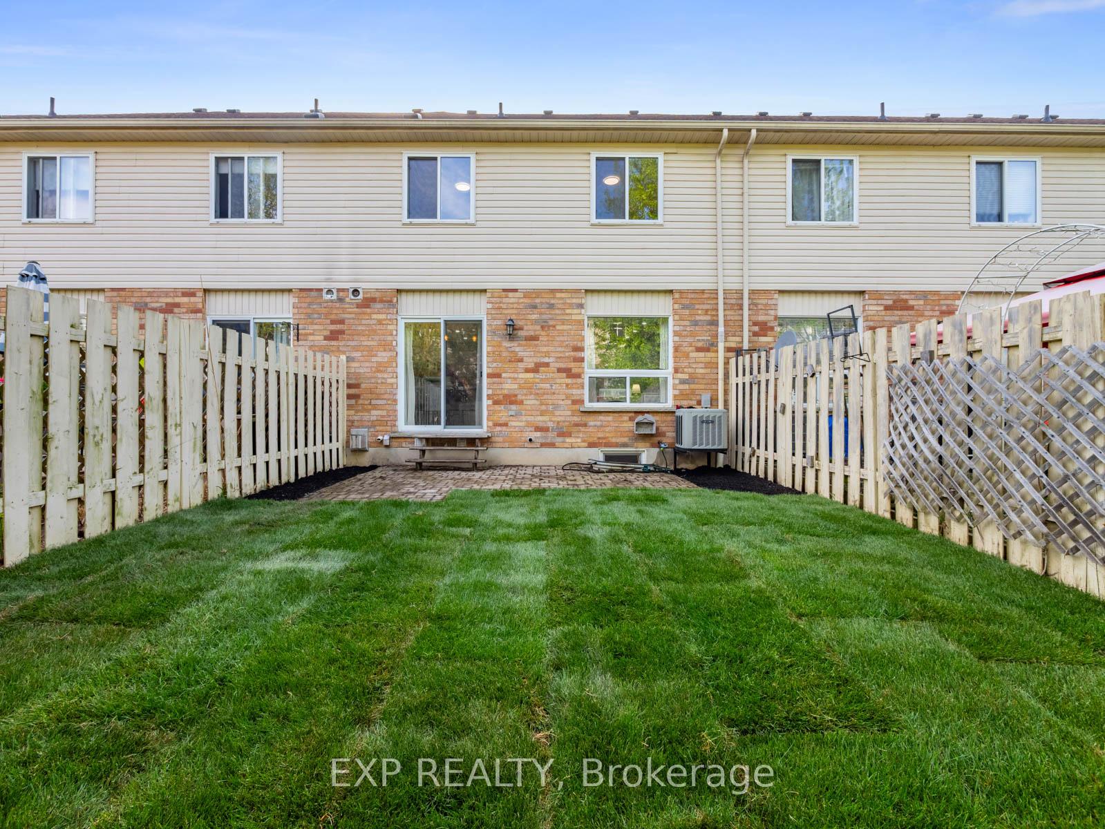 Photo 34 of 494 Doon S Drive, Kitchener, Doon South — HOMEH