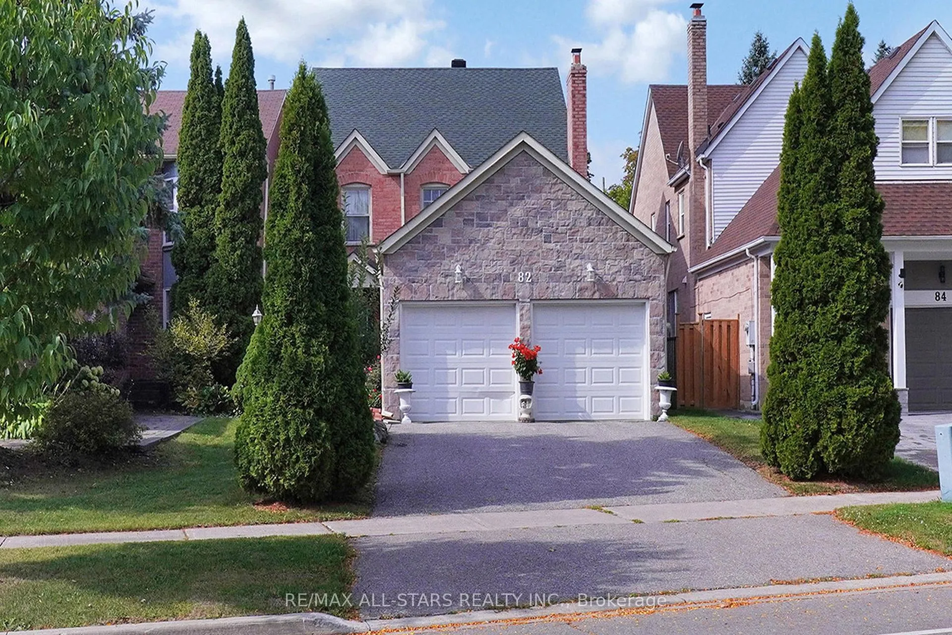 Photo 1 of 82 Waterbridge Lane, Markham, Unionville — HOMEH