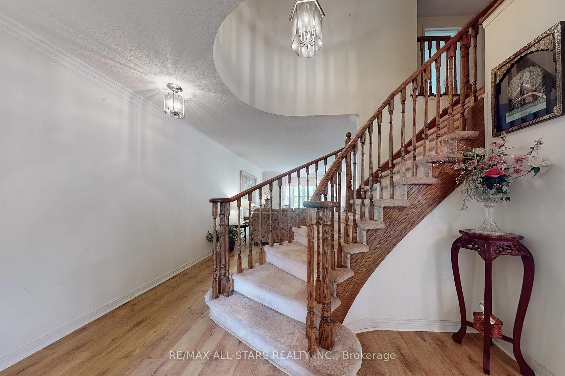 Photo 6 of 82 Waterbridge Lane, Markham, Unionville — HOMEH
