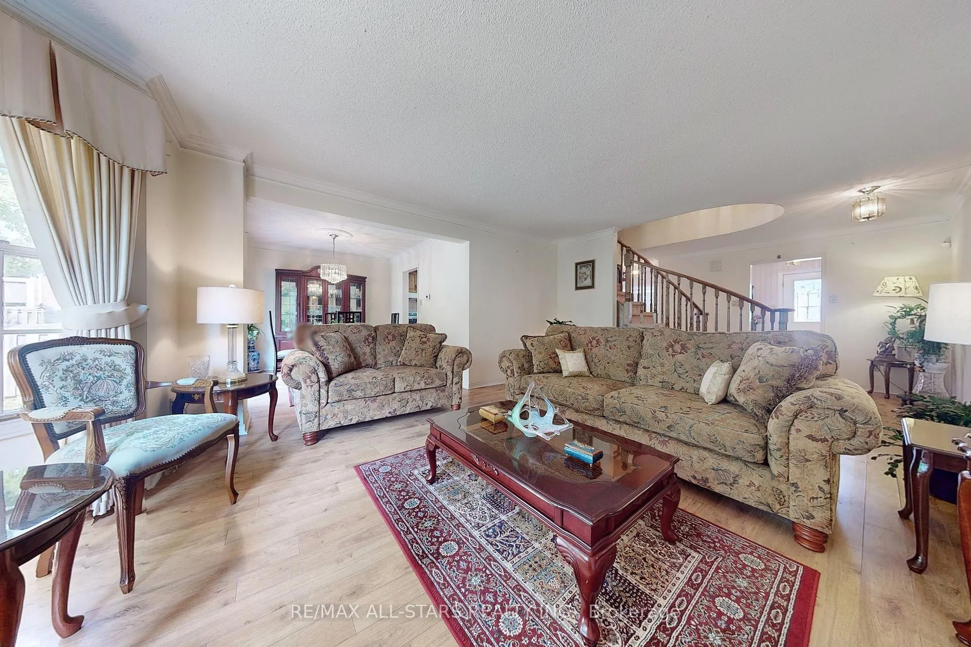 Photo 7 of 82 Waterbridge Lane, Markham, Unionville — HOMEH