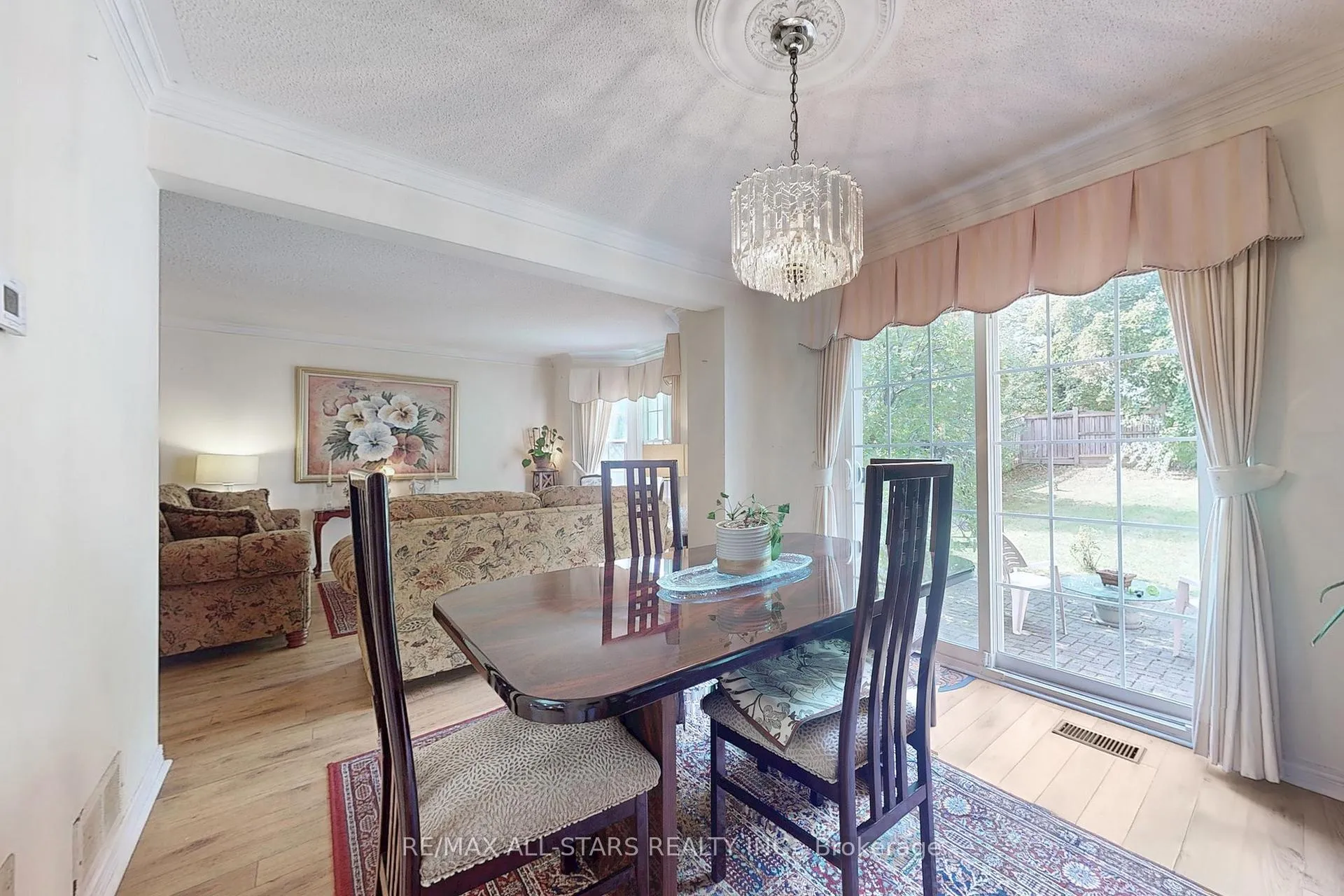 Photo 9 of 82 Waterbridge Lane, Markham, Unionville — HOMEH