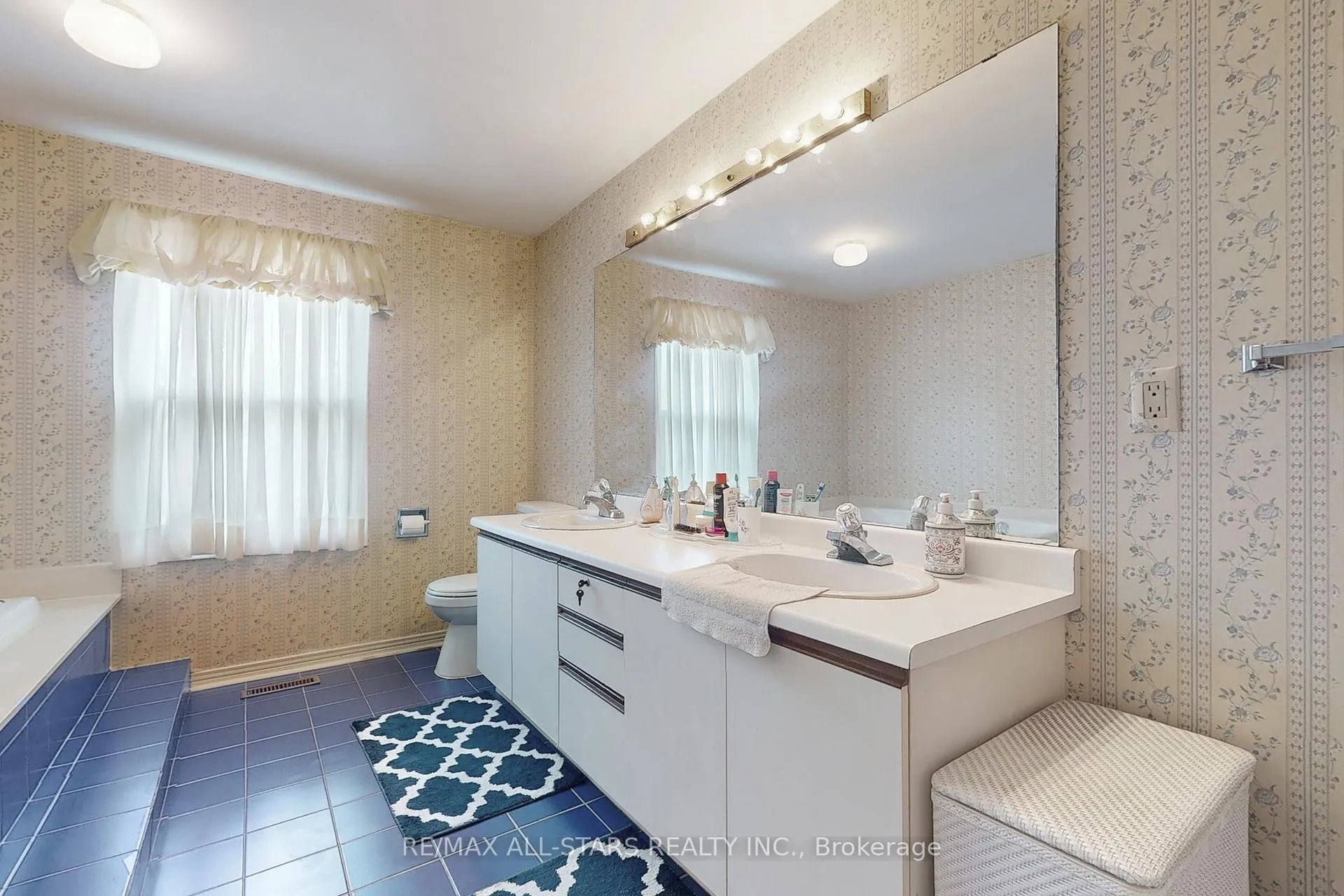 Photo 24 of 82 Waterbridge Lane, Markham, Unionville — HOMEH