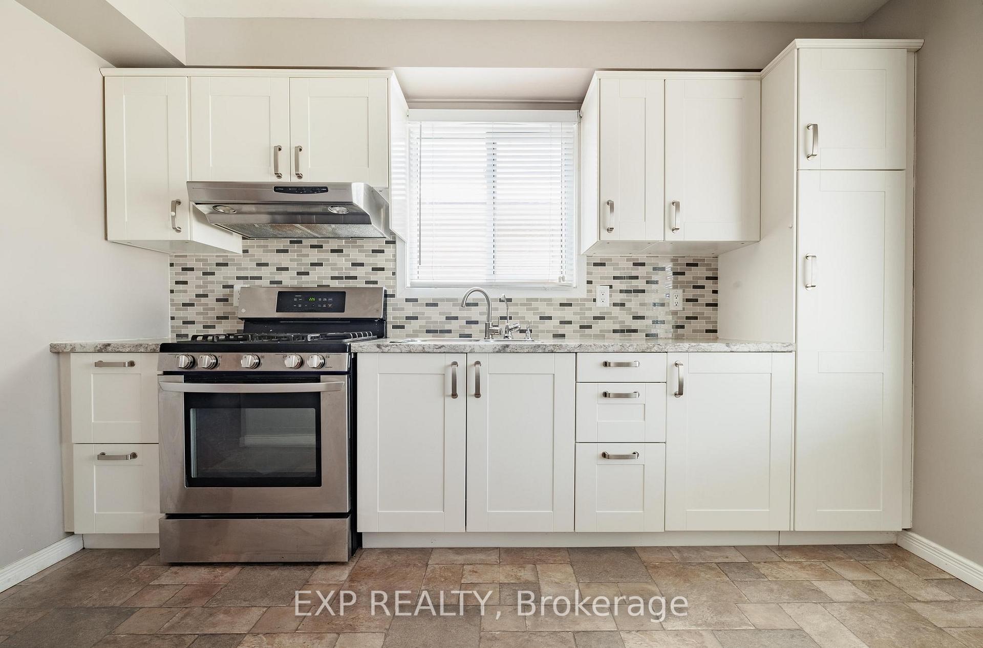 Photo 5 of 220 Cedarwoods Crescent, Kitchener — HOMEH