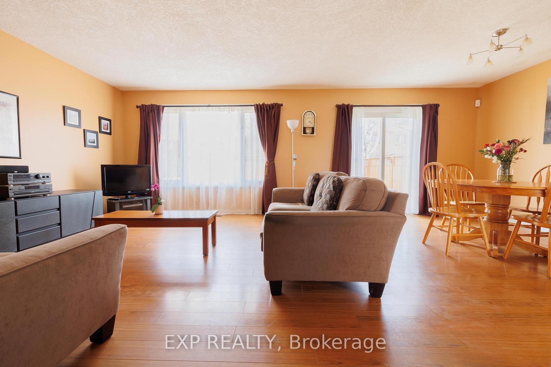 Photo 6 of 220 Cedarwoods Crescent, Kitchener — HOMEH