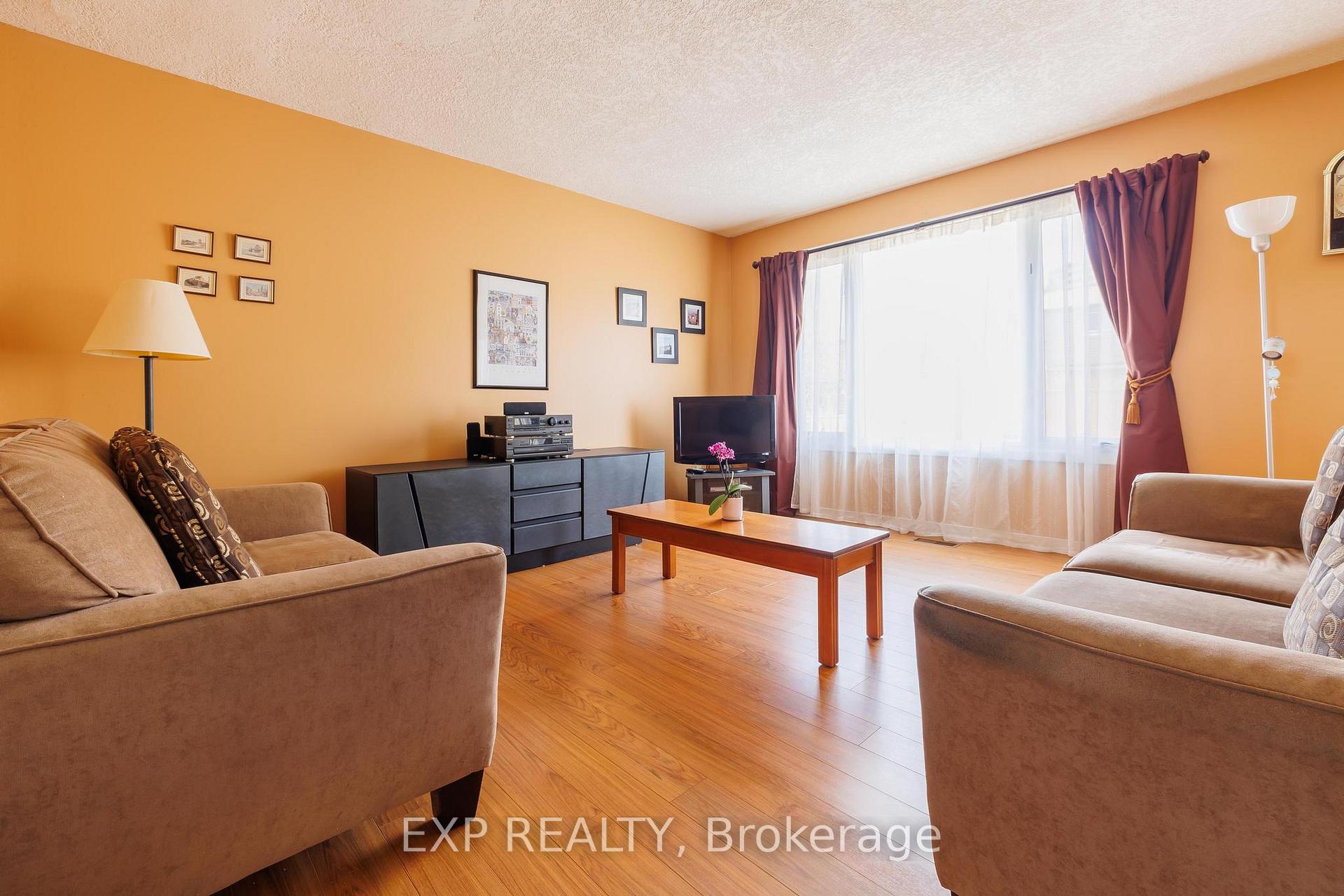 Photo 7 of 220 Cedarwoods Crescent, Kitchener — HOMEH