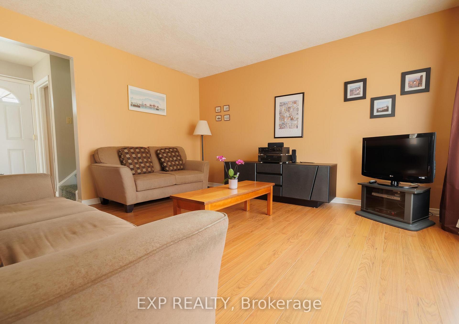 Photo 8 of 220 Cedarwoods Crescent, Kitchener — HOMEH