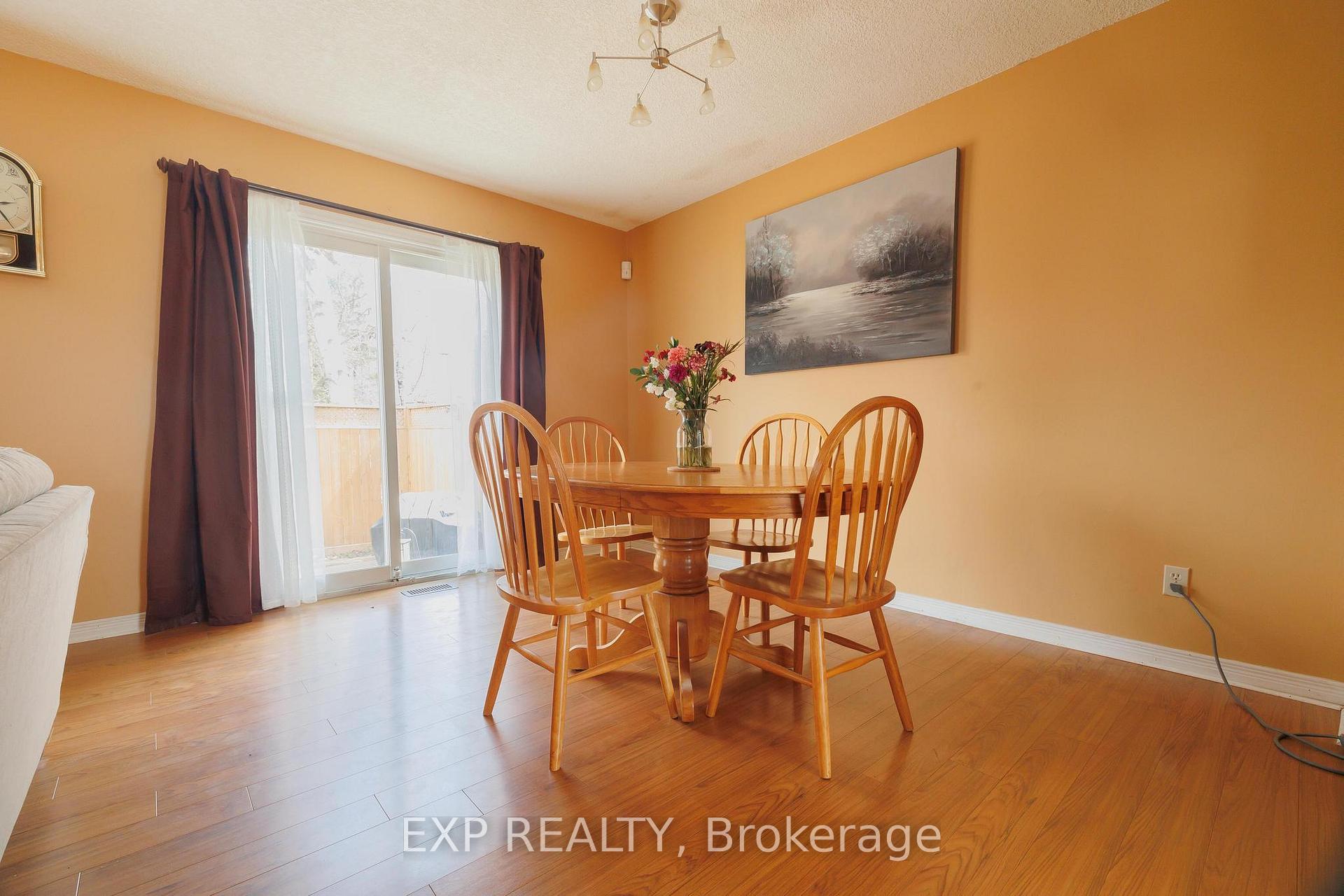 Photo 9 of 220 Cedarwoods Crescent, Kitchener — HOMEH