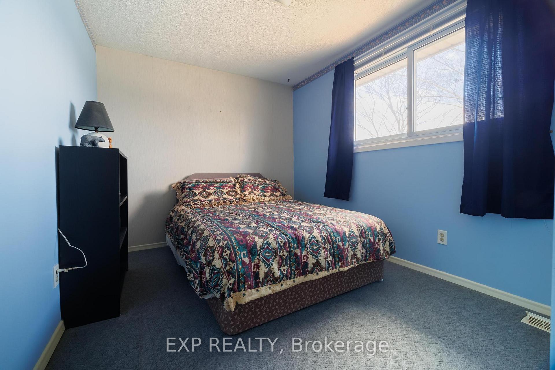 Photo 12 of 220 Cedarwoods Crescent, Kitchener — HOMEH