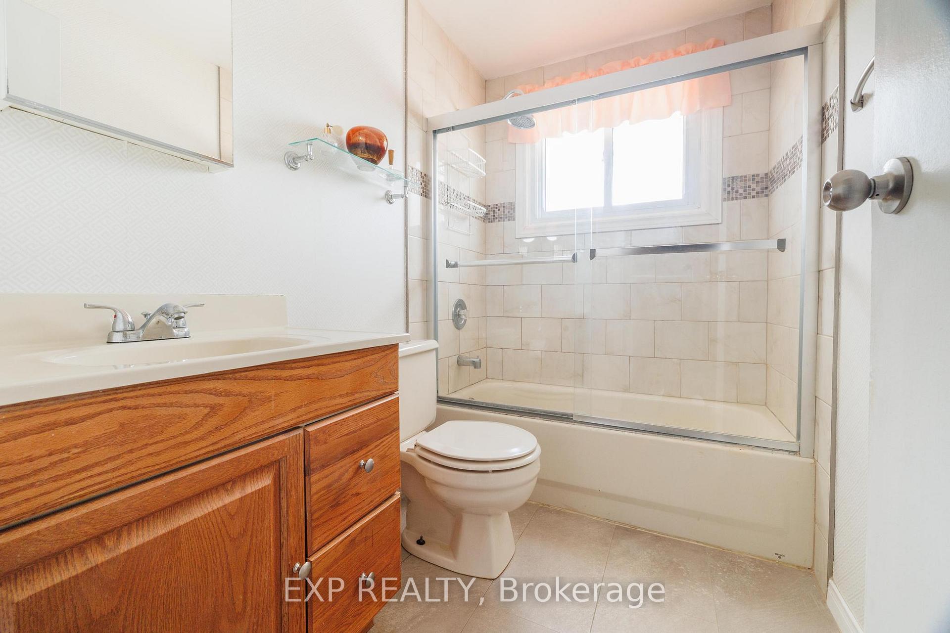 Photo 14 of 220 Cedarwoods Crescent, Kitchener — HOMEH