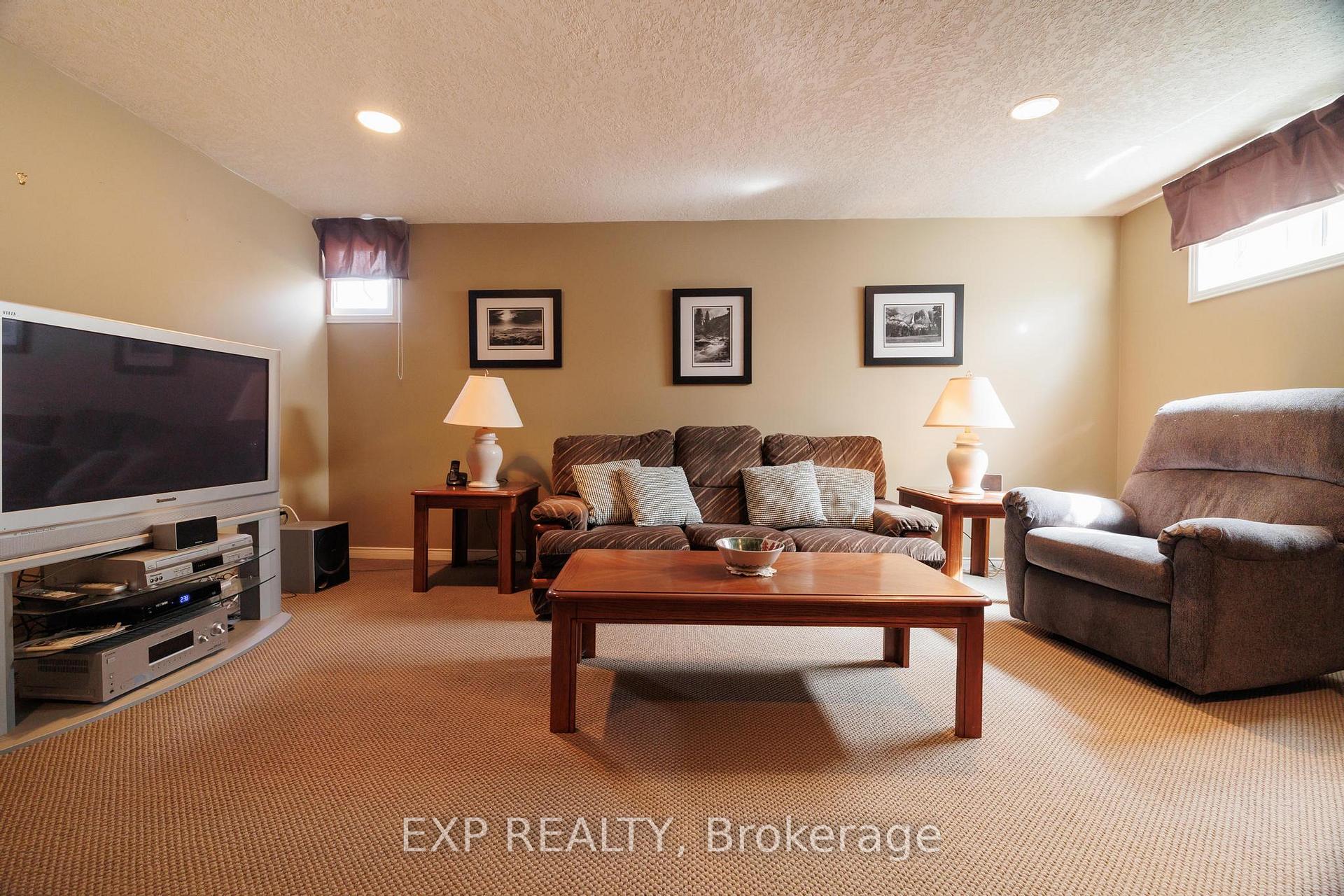 Photo 15 of 220 Cedarwoods Crescent, Kitchener — HOMEH