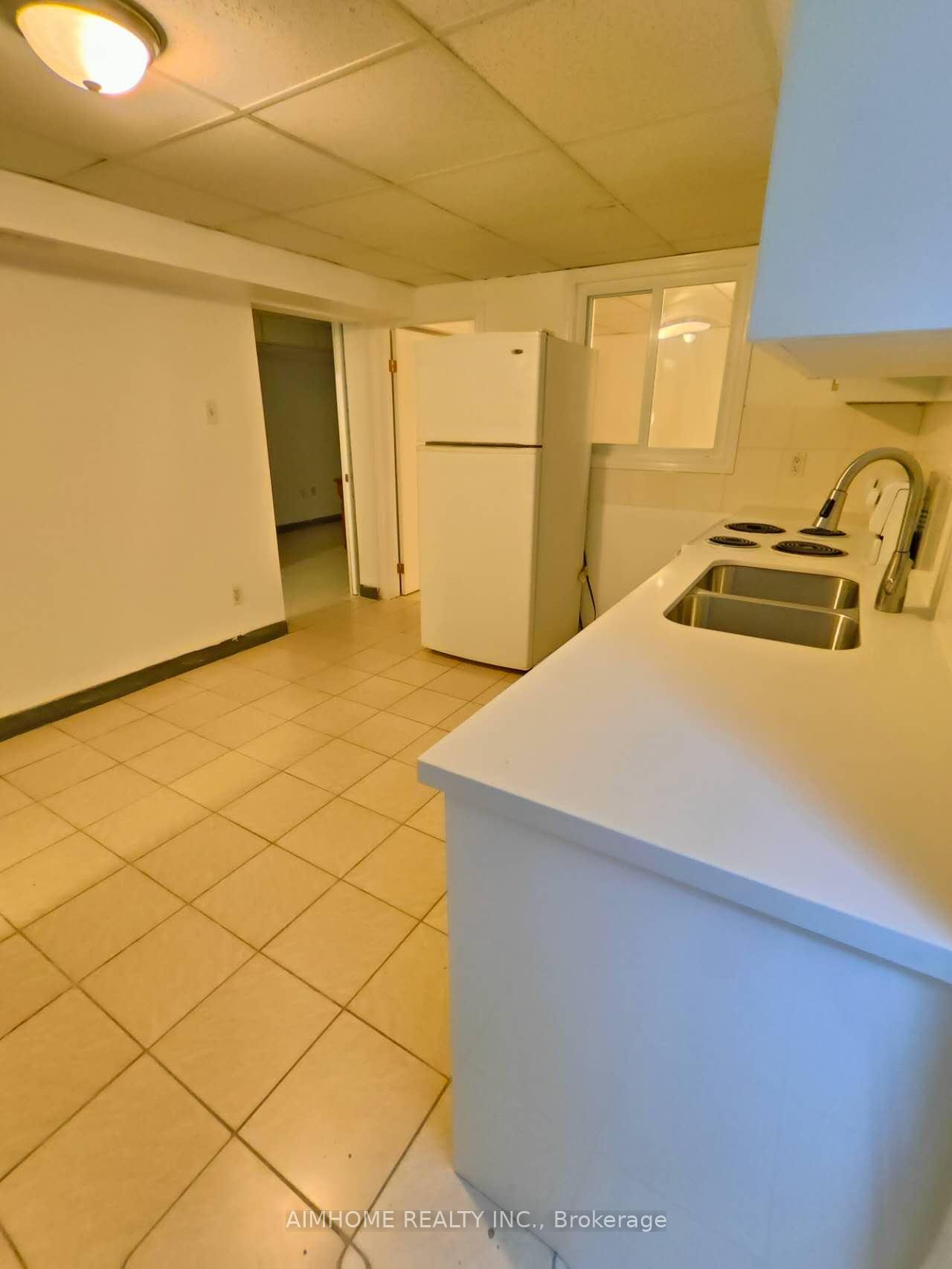 Photo 8 of 7 Empringham Crescent, Markham, Milliken Mills West — HOMEH