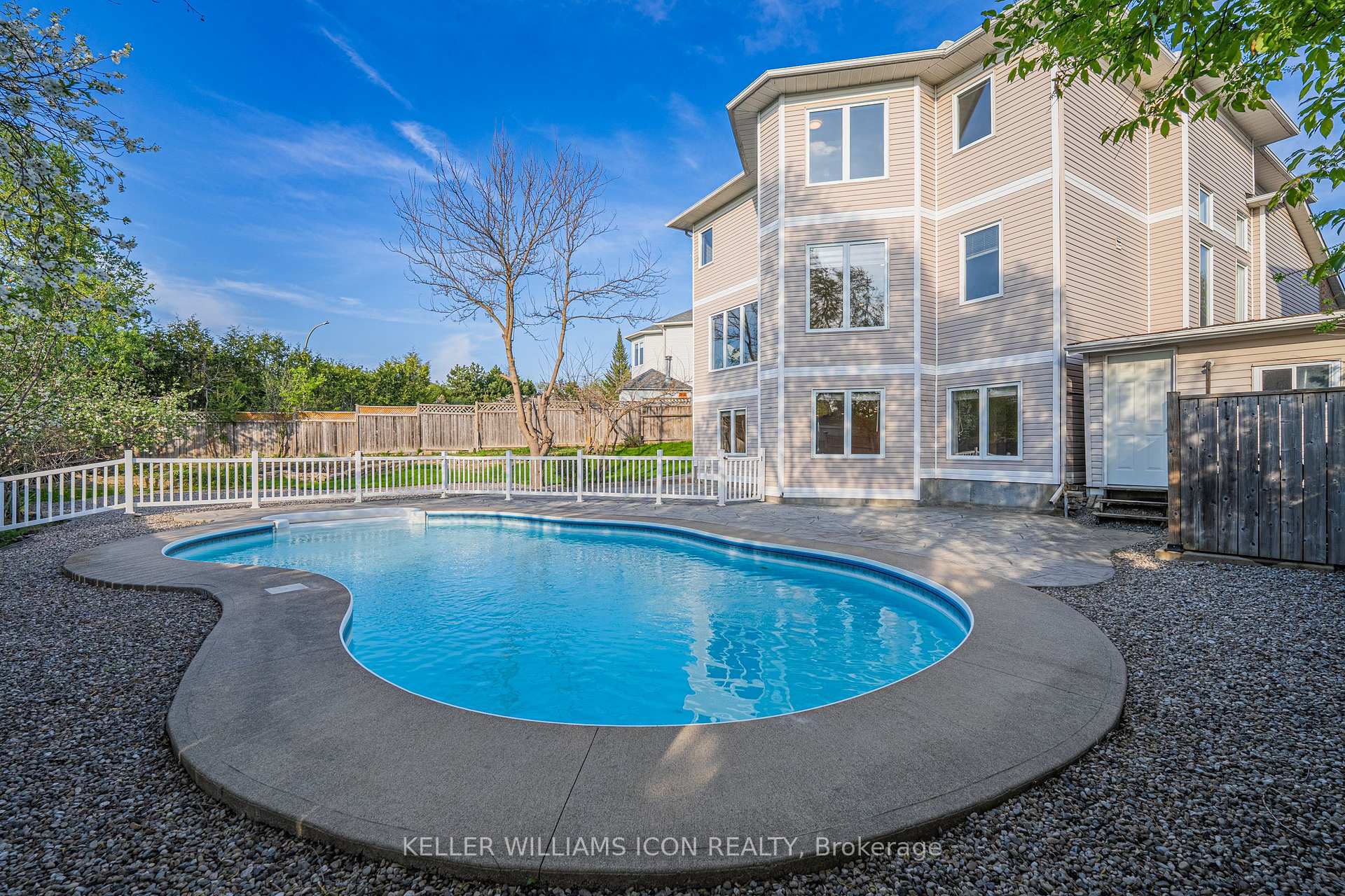 Photo 2 of 56 Glenrill Place, Ottawa, Kanata - Emerald Meadows/Trailwest — HOMEH