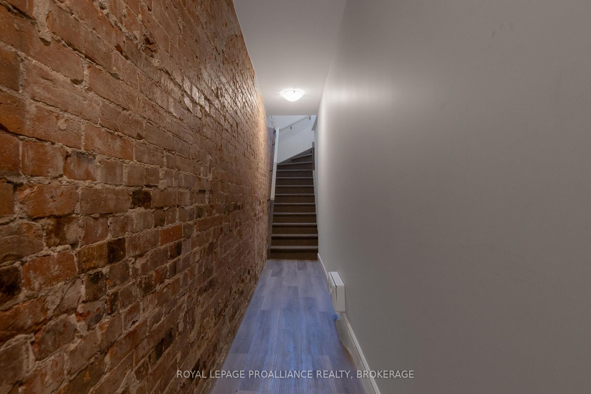 Photo 4 of 370 Barrie Street, Kingston, East of Sir John A. Blvd — HOMEH