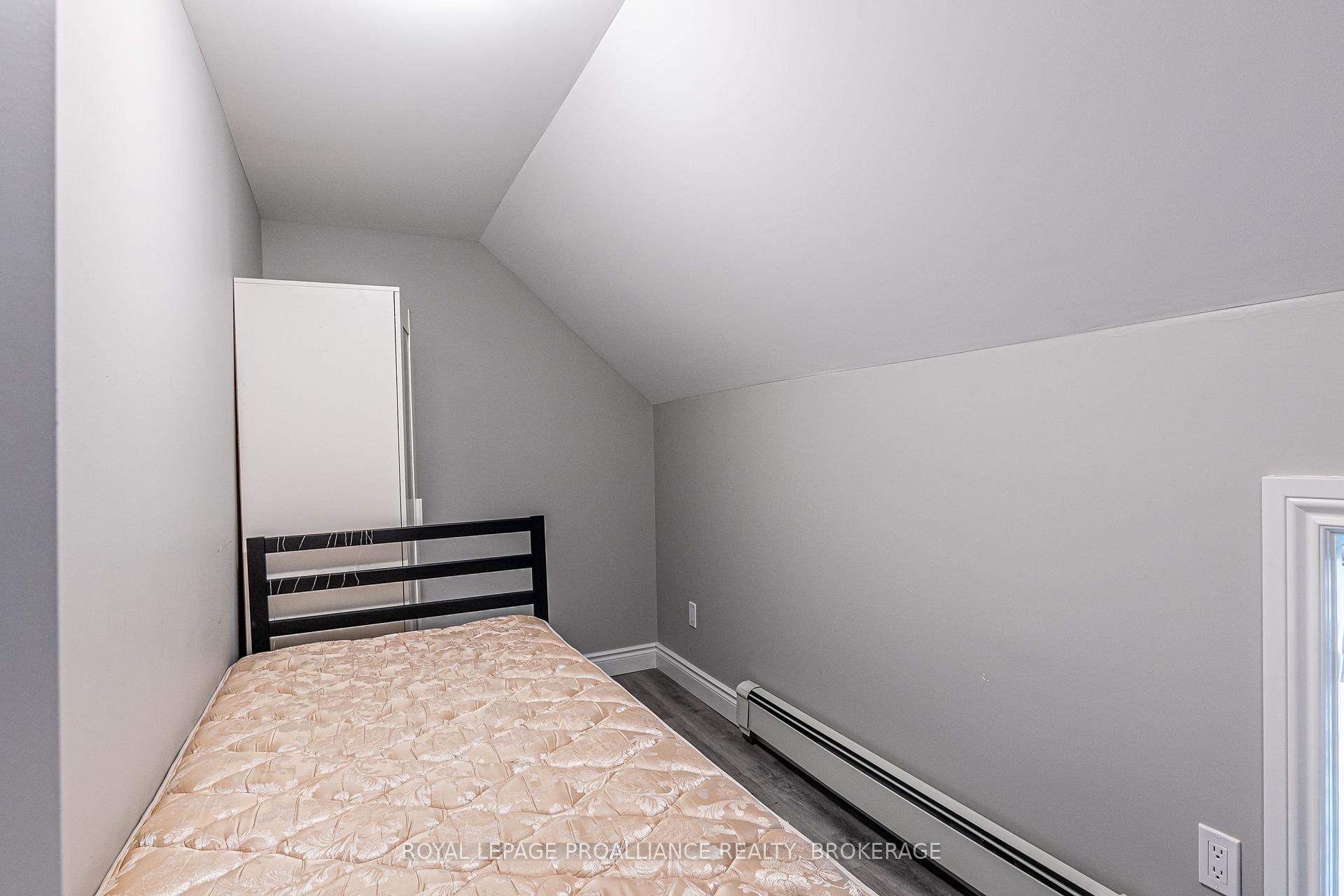 Photo 6 of 370 Barrie Street, Kingston, East of Sir John A. Blvd — HOMEH
