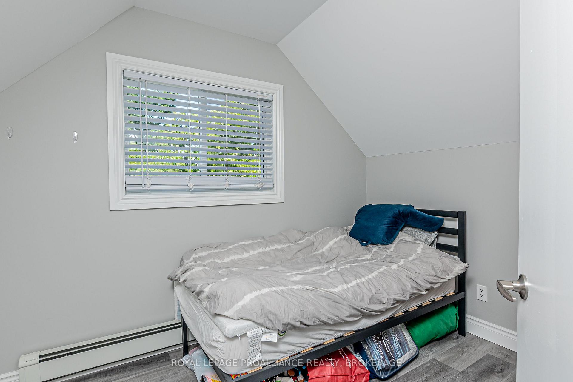 Photo 7 of 370 Barrie Street, Kingston, East of Sir John A. Blvd — HOMEH