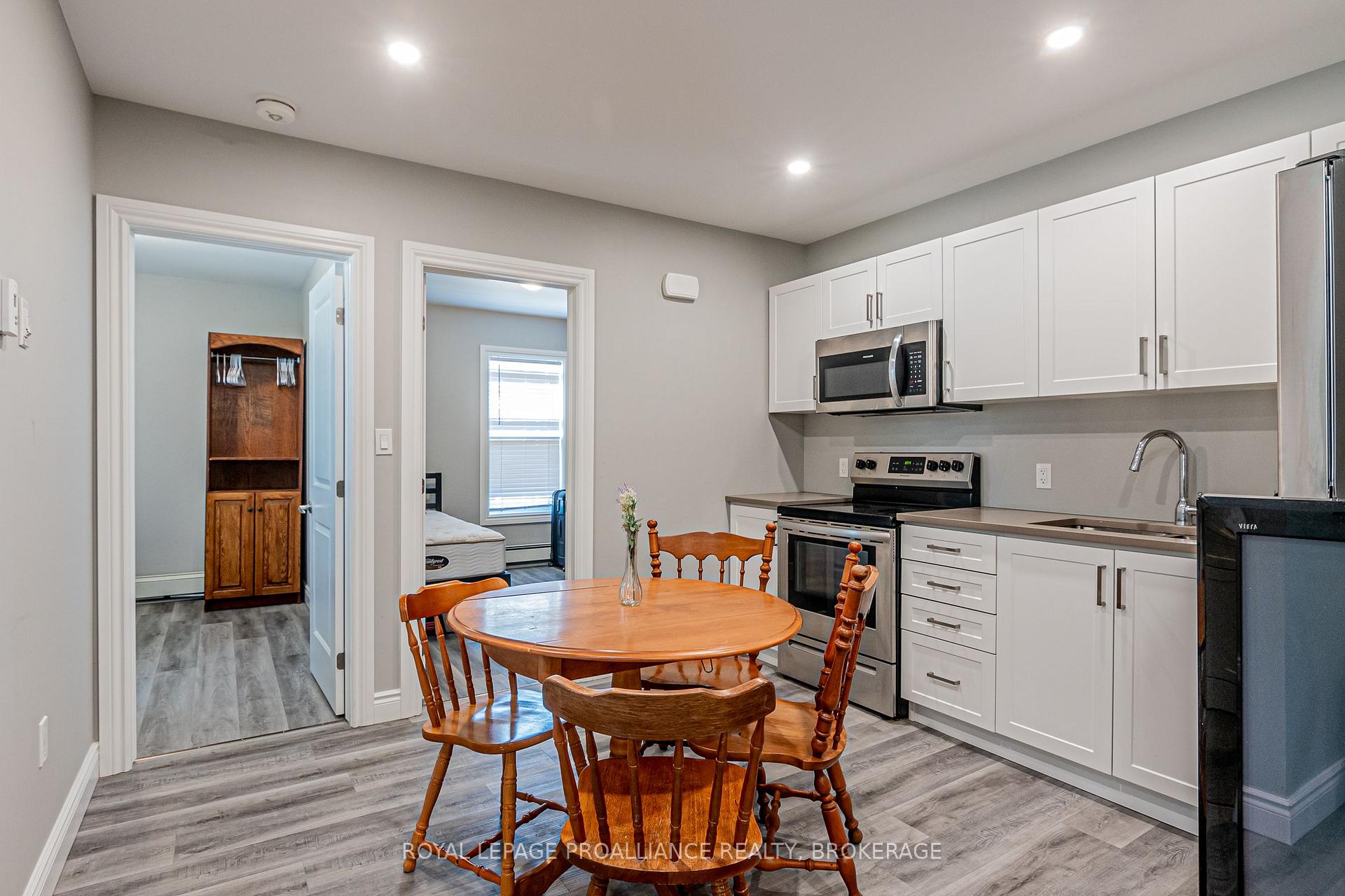 Photo 10 of 370 Barrie Street, Kingston, East of Sir John A. Blvd — HOMEH